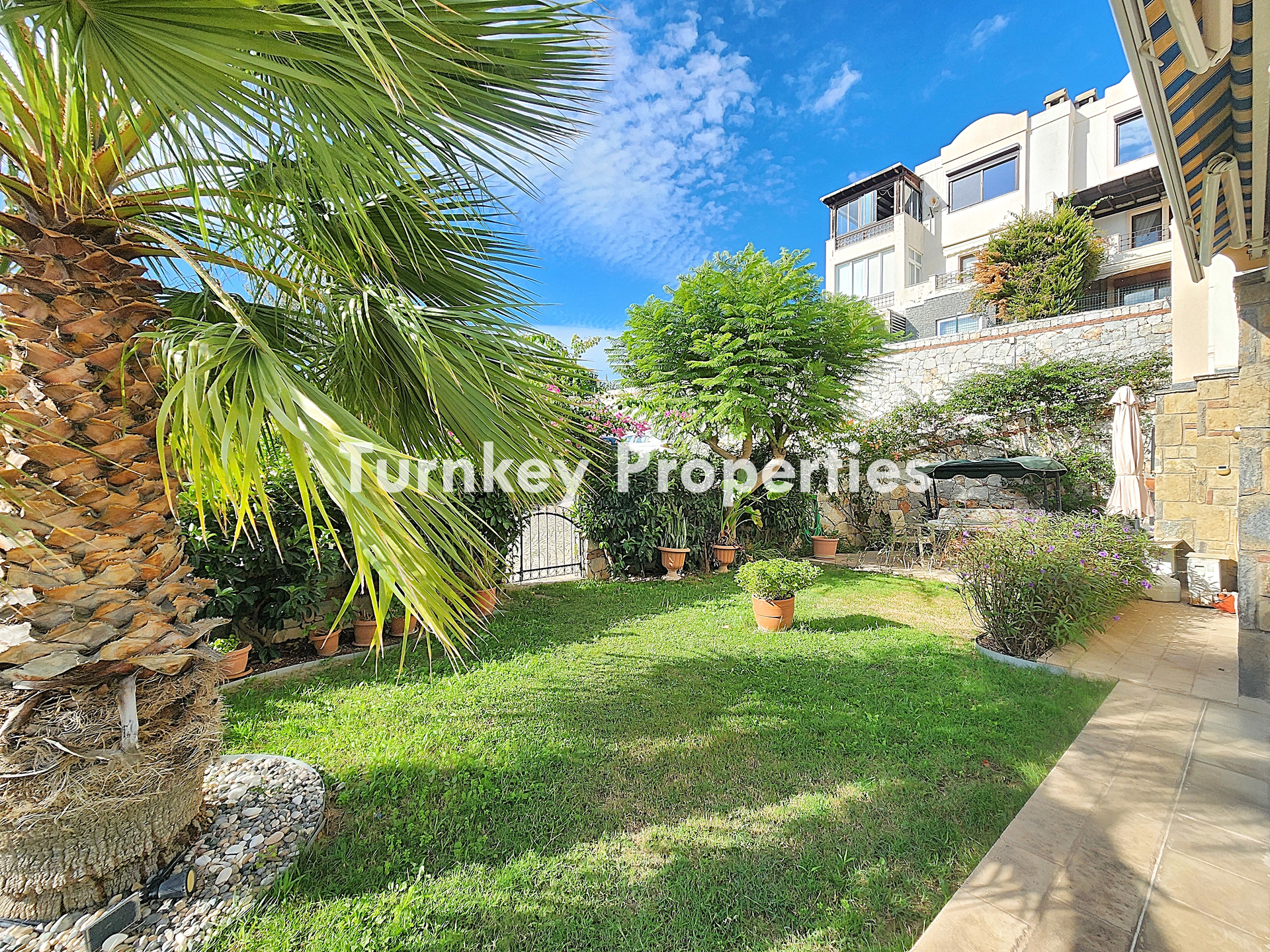 Bitez Lavanta Sitesi Kiralık Daire | Deniz Manzaralı Bahçe Katı ve Eşyalı