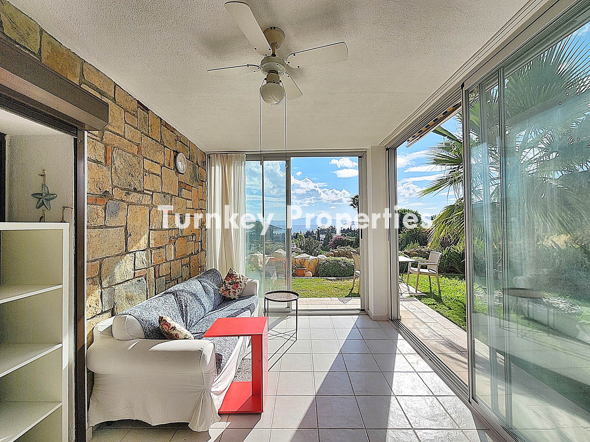 Bitez Lavanta Sitesi Kiralık Daire | Deniz Manzaralı Bahçe Katı ve Eşyalı