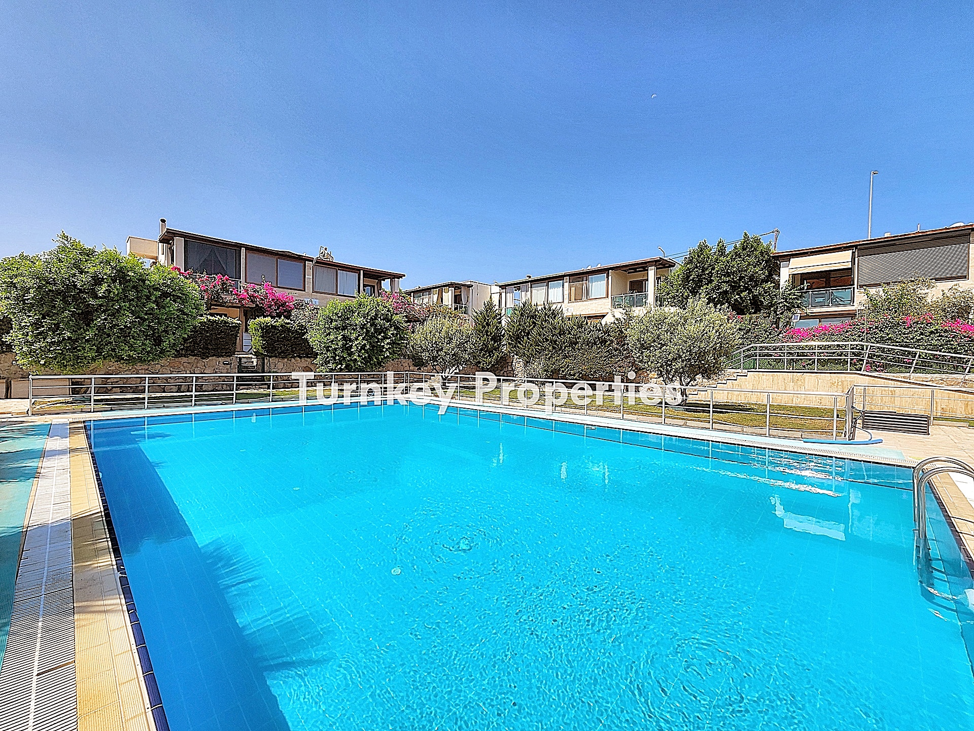 Gündoğan Küçükbük Satılık Üst Kat Daire Site İçinde