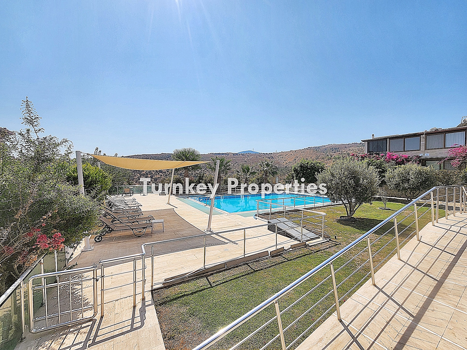 Gündoğan Küçükbük Satılık Üst Kat Daire Site İçinde