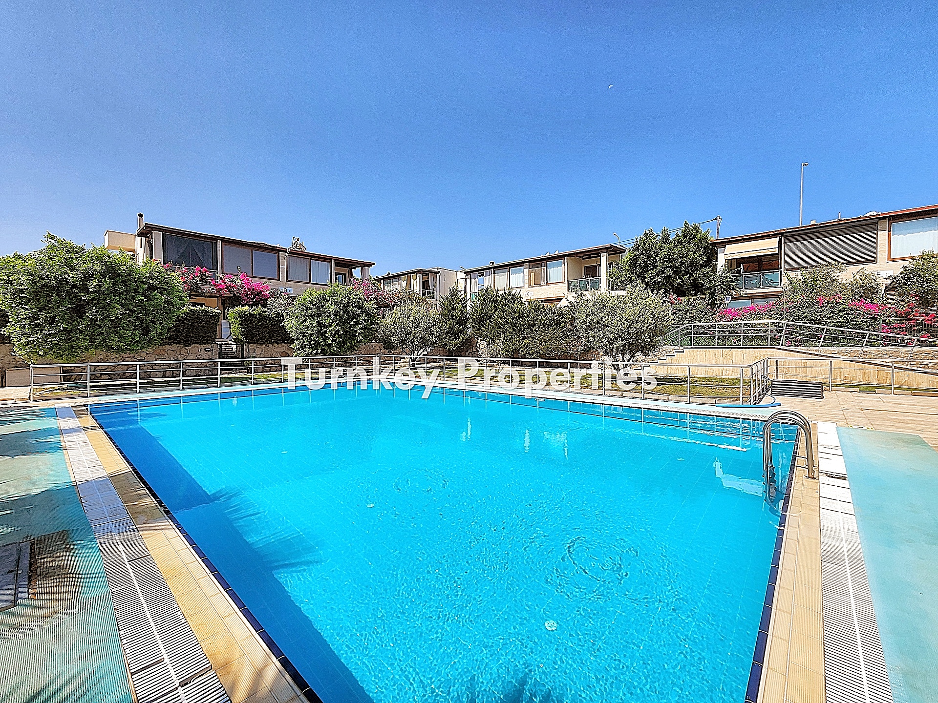 Gündoğan Küçükbük Satılık Üst Kat Daire Site İçinde