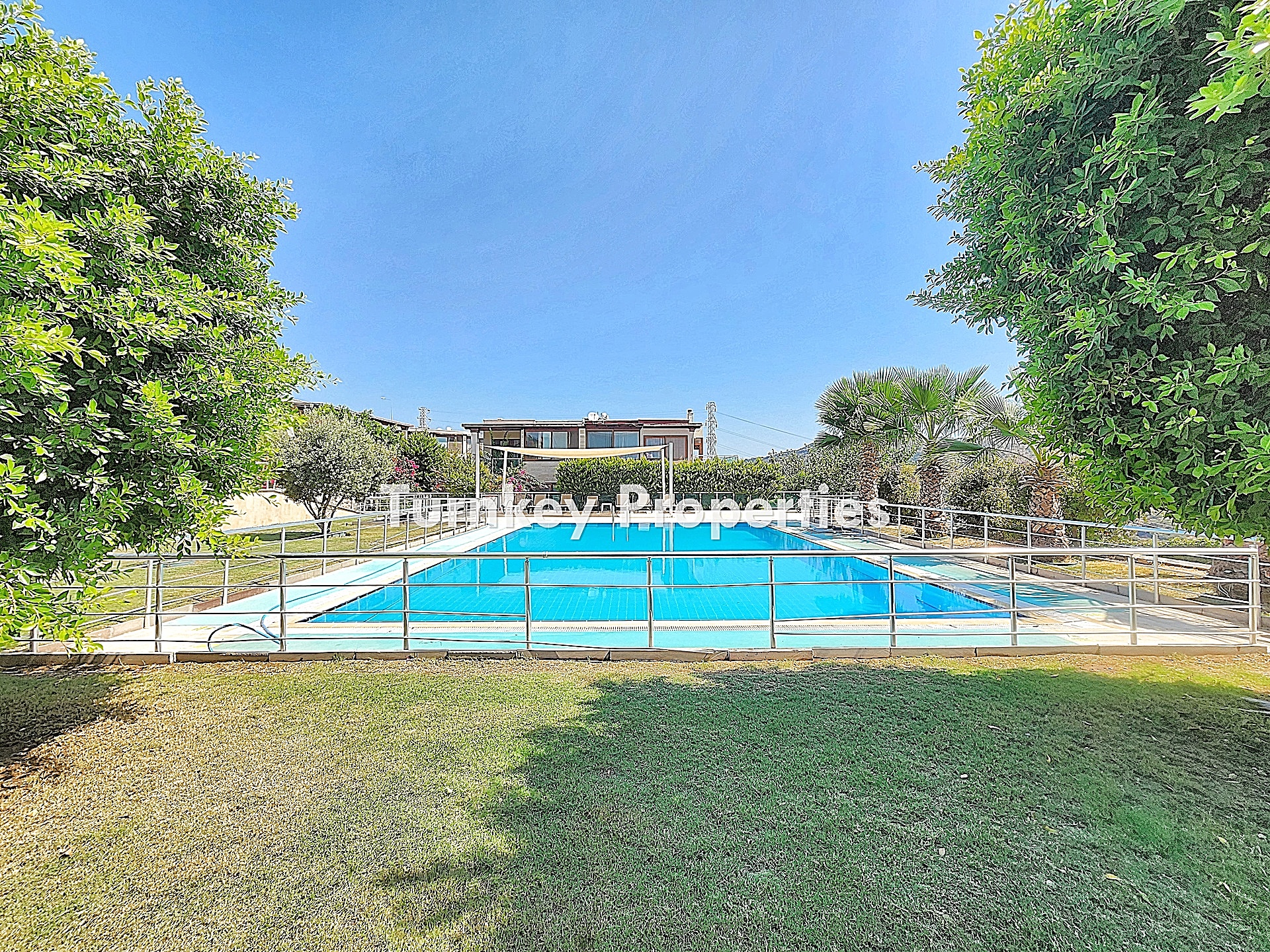 Gündoğan Küçükbük Satılık Üst Kat Daire Site İçinde