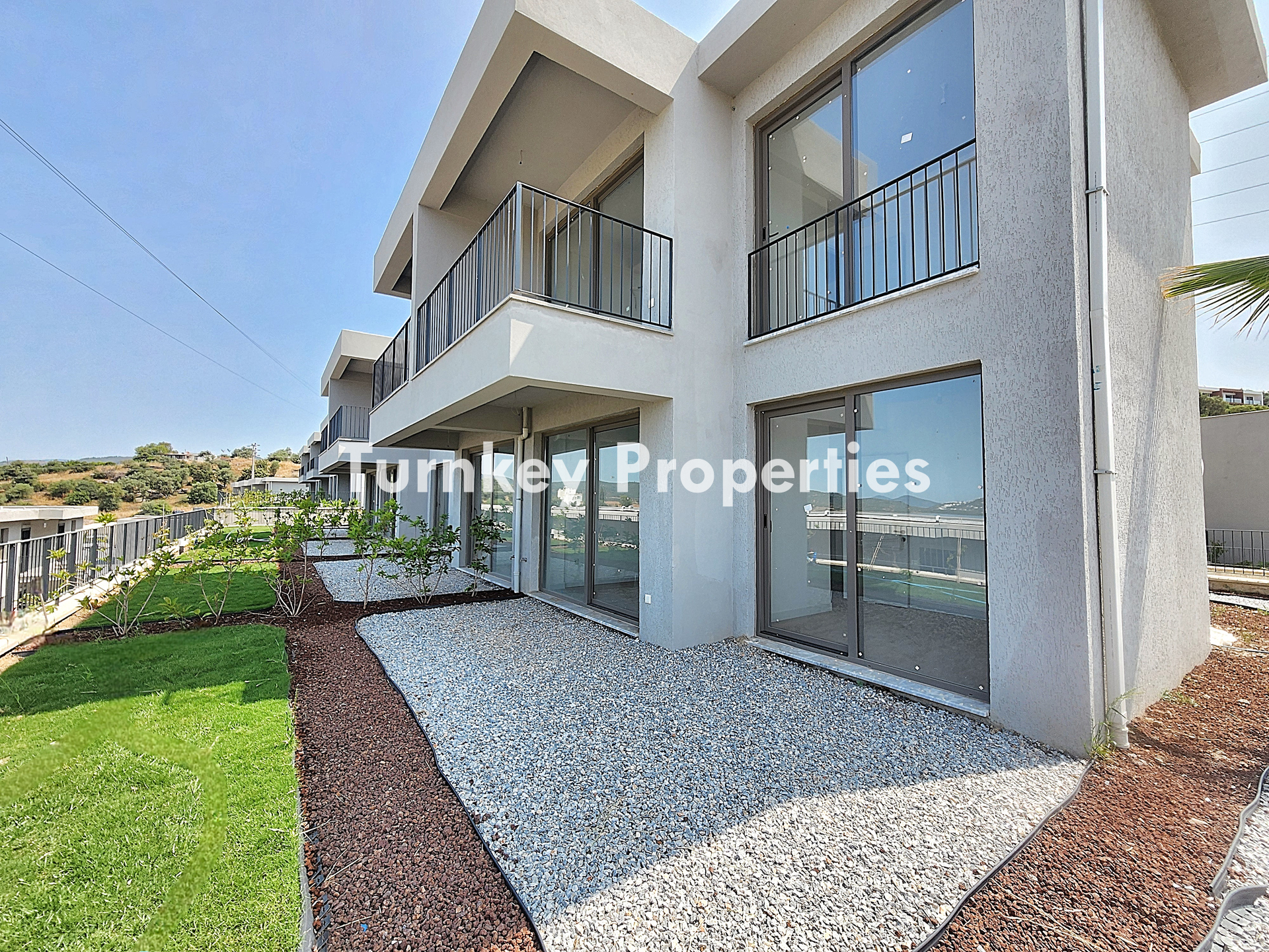 Milas Dörttepe Satılık Daire Bahçe Katı Deniz ve Göl Manzaralı