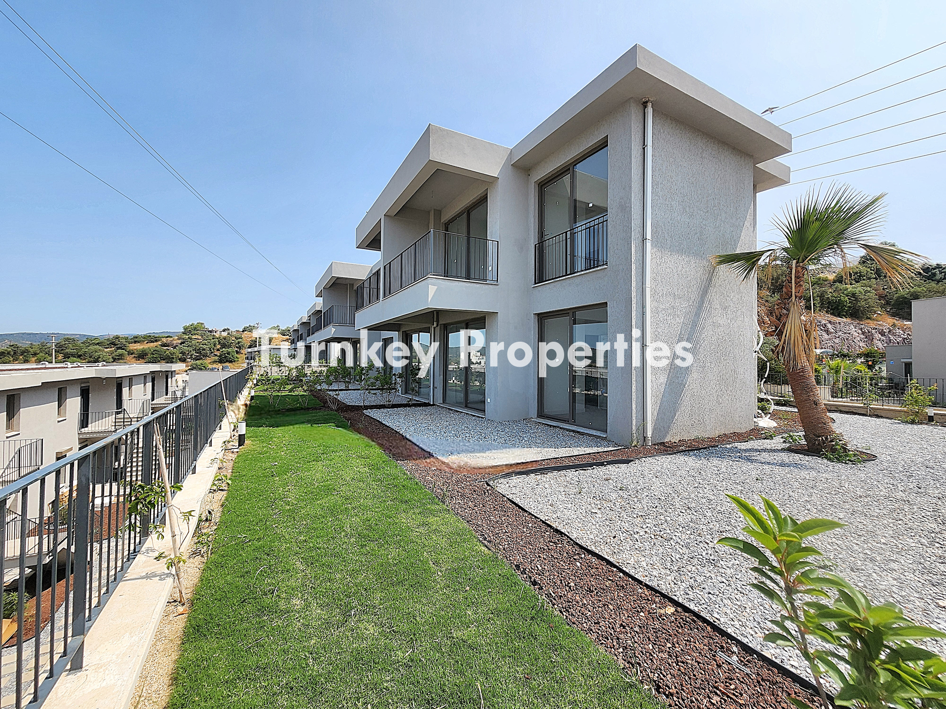 Milas Dörttepe Satılık Daire Bahçe Katı Deniz ve Göl Manzaralı