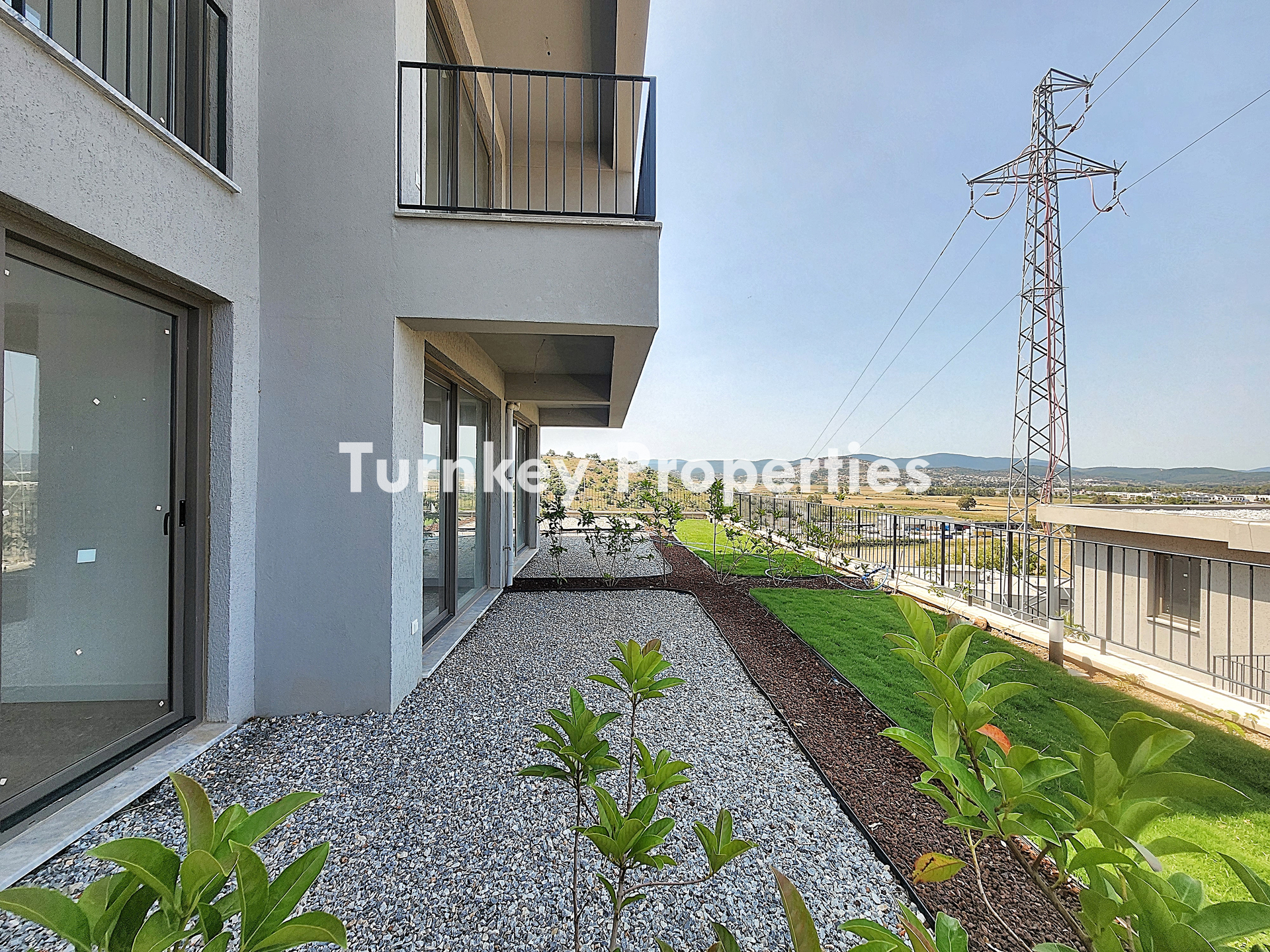 Milas Dörttepe Satılık Daire Bahçe Katı Deniz ve Göl Manzaralı