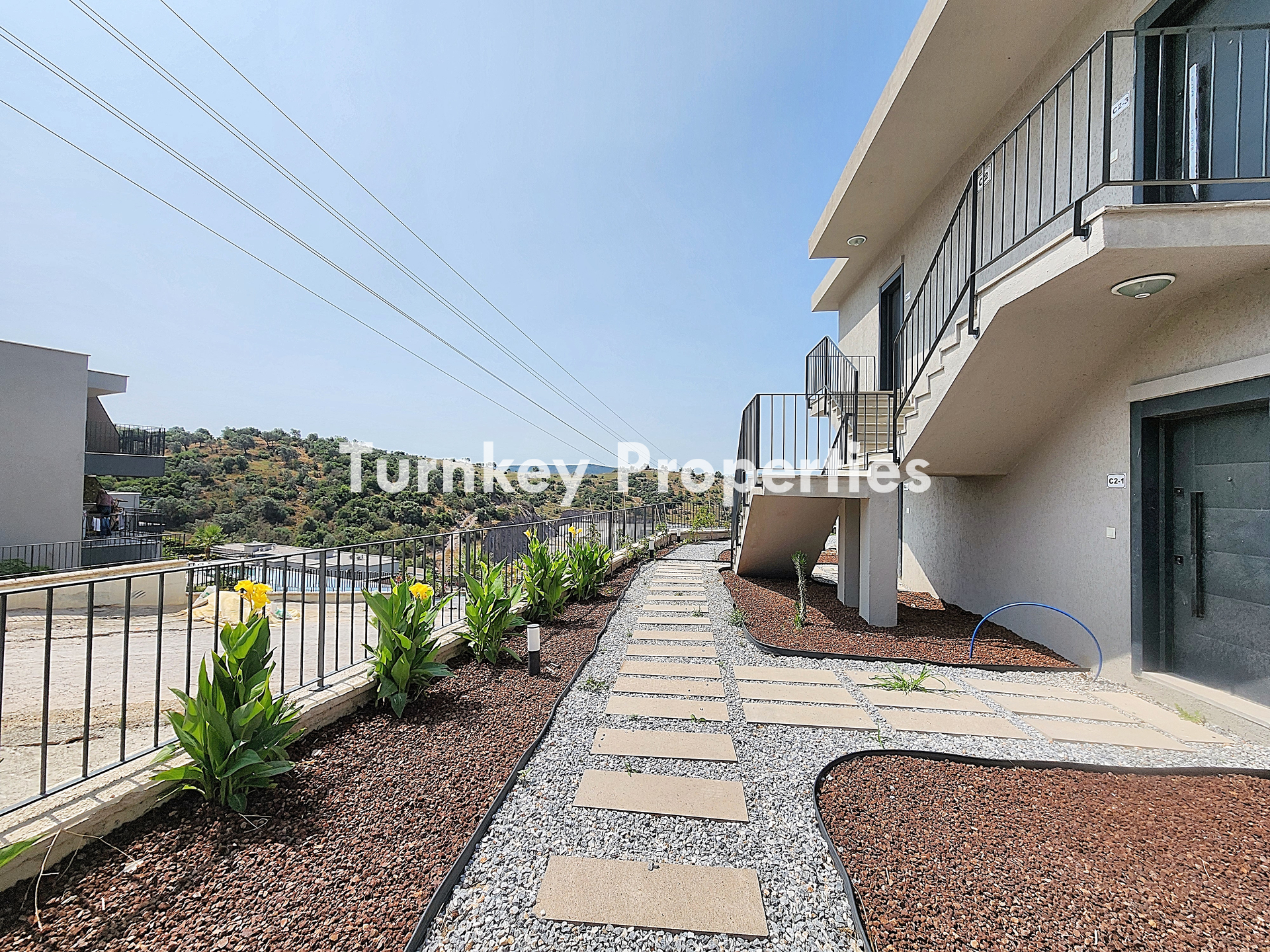 Milas Dörttepe Satılık Daire Bahçe Katı Deniz ve Göl Manzaralı