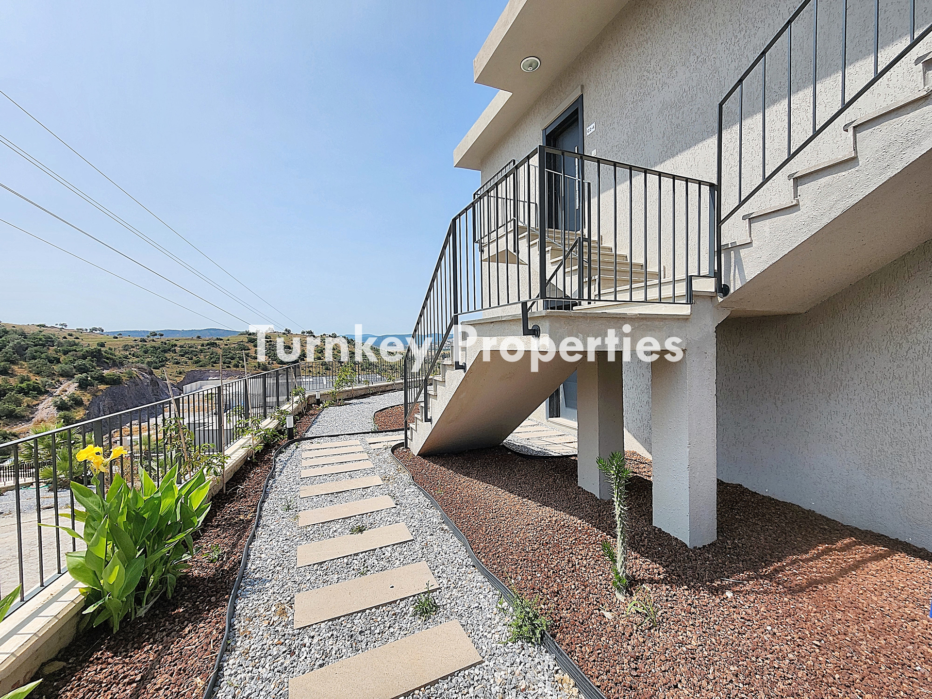 Milas Dörttepe Satılık Daire Bahçe Katı Deniz ve Göl Manzaralı