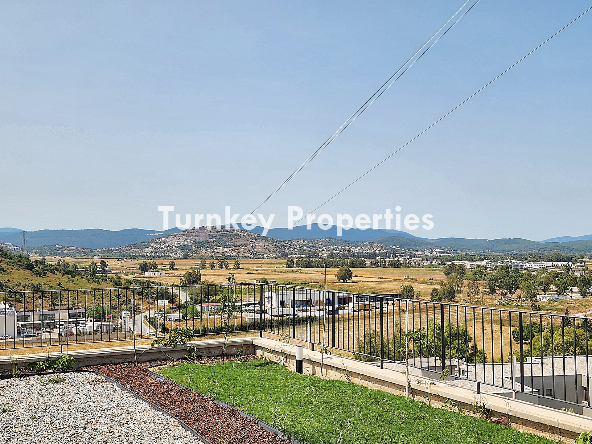 Milas Dörttepe Satılık Daire Bahçe Katı Deniz ve Göl Manzaralı