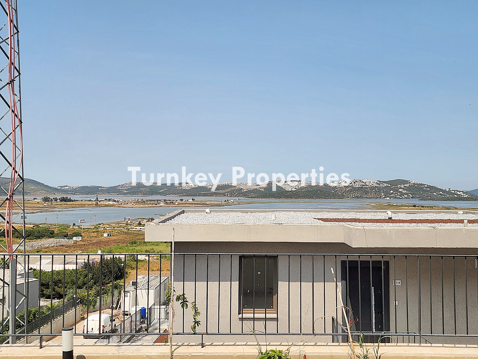 Milas Dörttepe Satılık Daire Bahçe Katı Deniz ve Göl Manzaralı