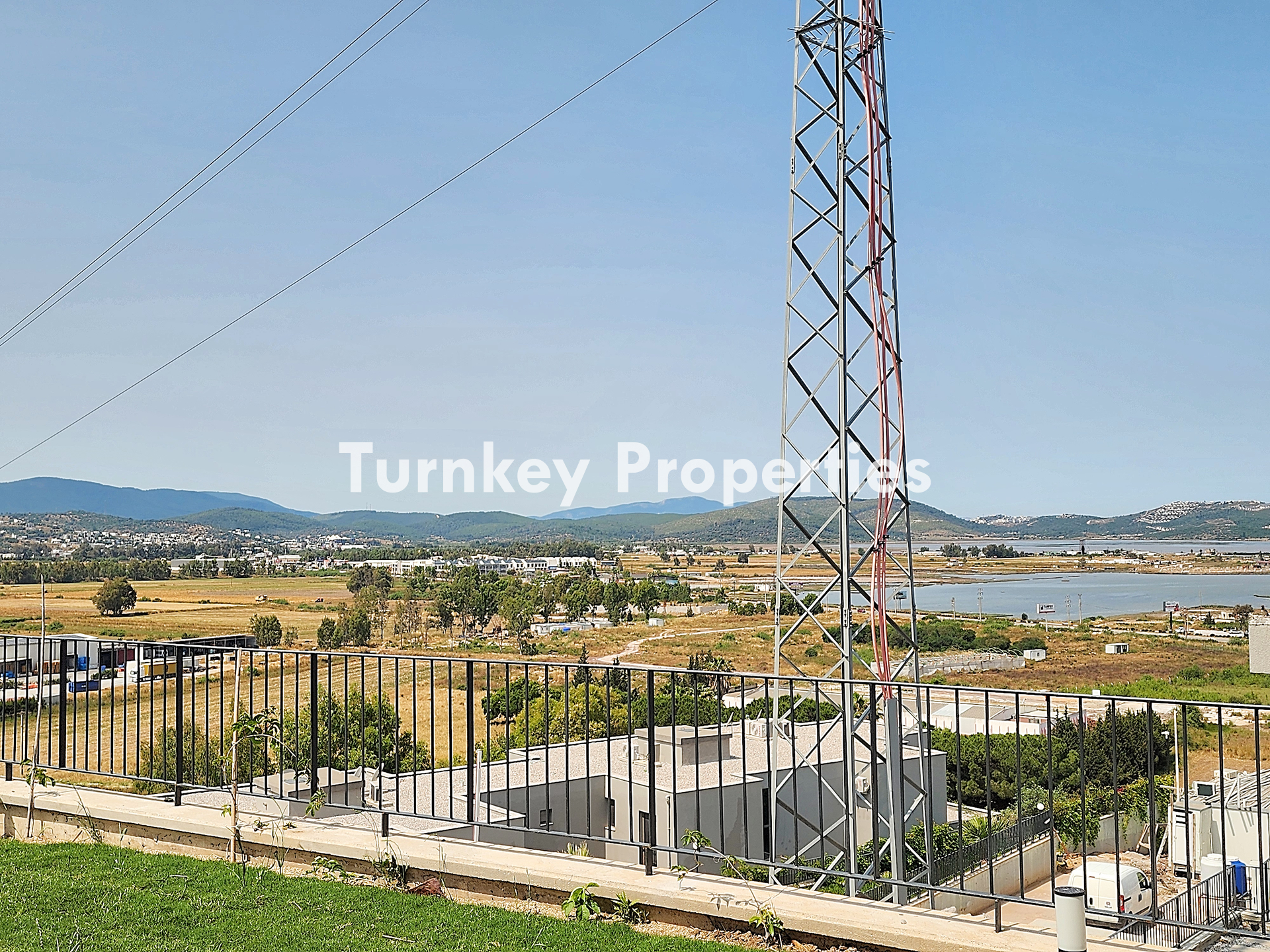 Milas Dörttepe Satılık Daire Bahçe Katı Deniz ve Göl Manzaralı