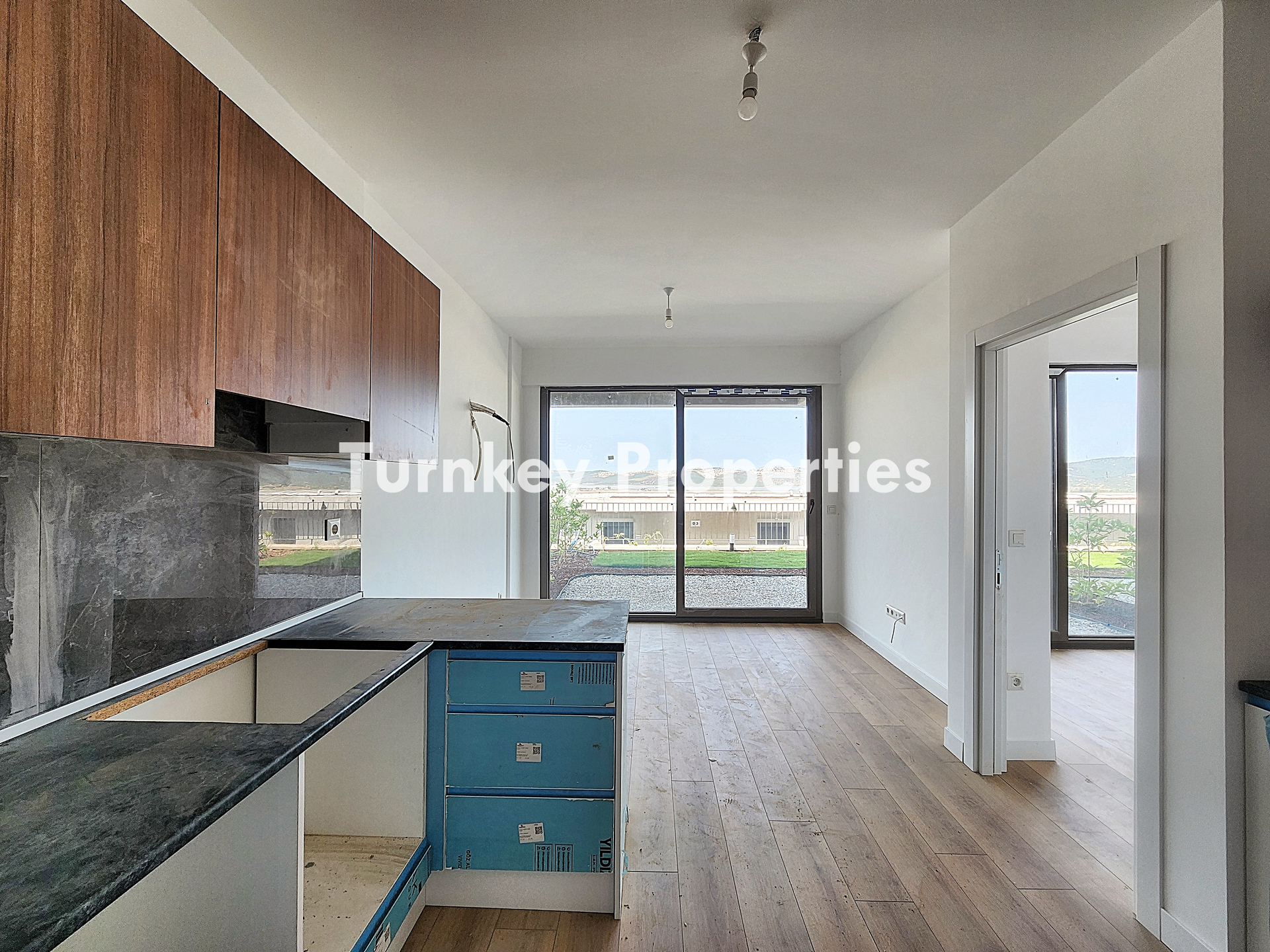 Milas Dörttepe Satılık Daire Bahçe Katı Deniz ve Göl Manzaralı