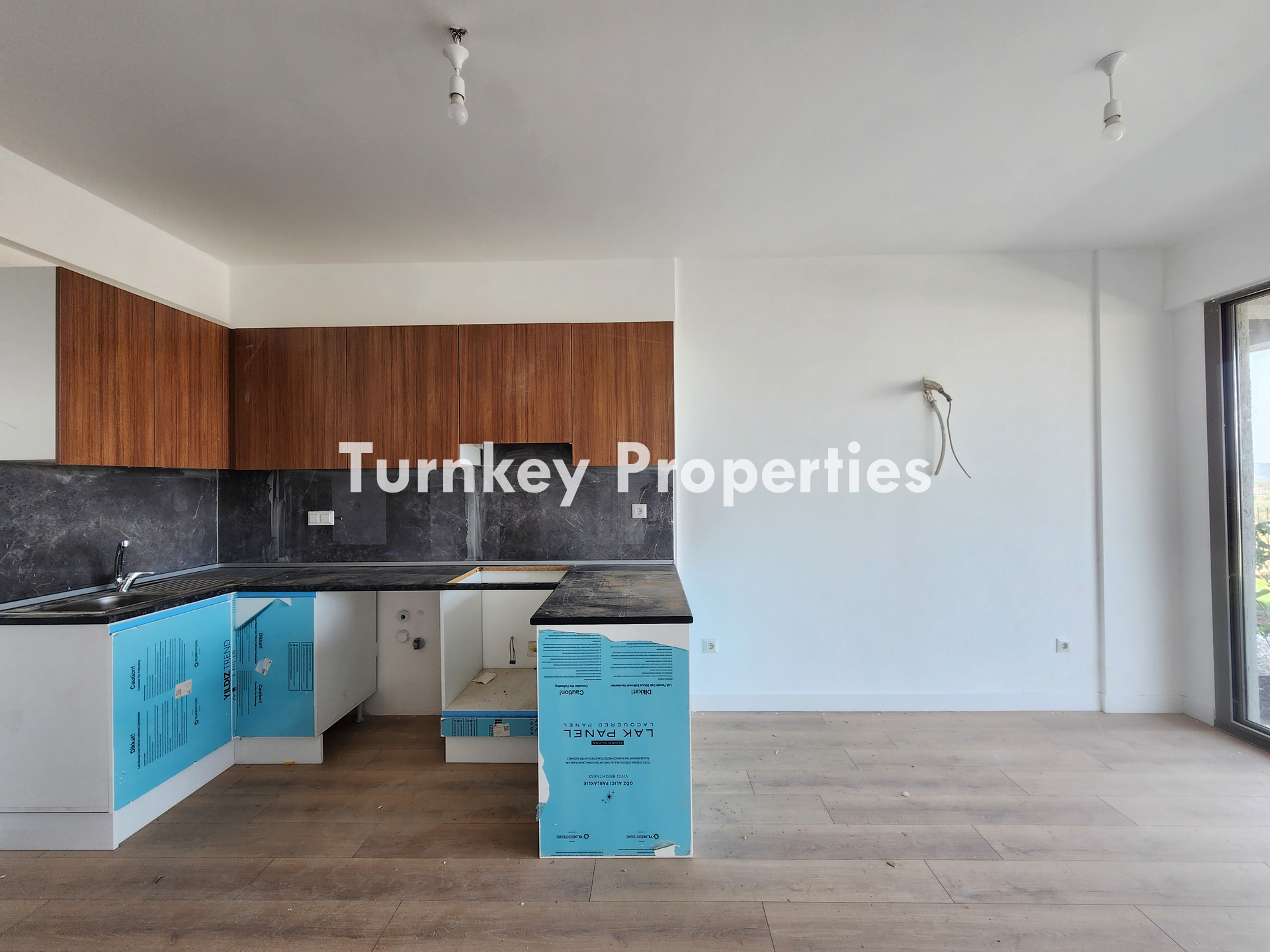 Milas Dörttepe Satılık Daire Bahçe Katı Deniz ve Göl Manzaralı