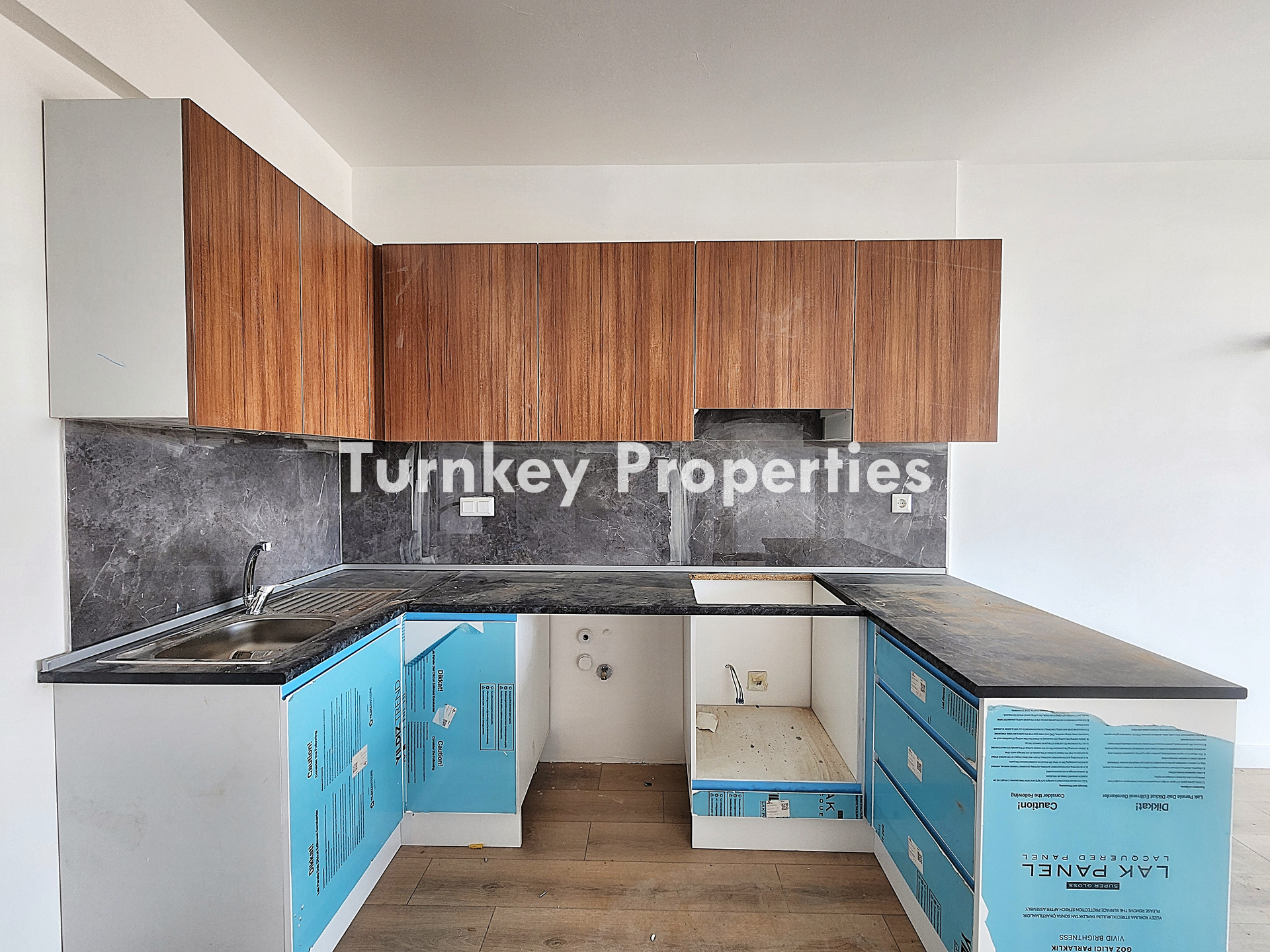 Milas Dörttepe Satılık Daire Bahçe Katı Deniz ve Göl Manzaralı