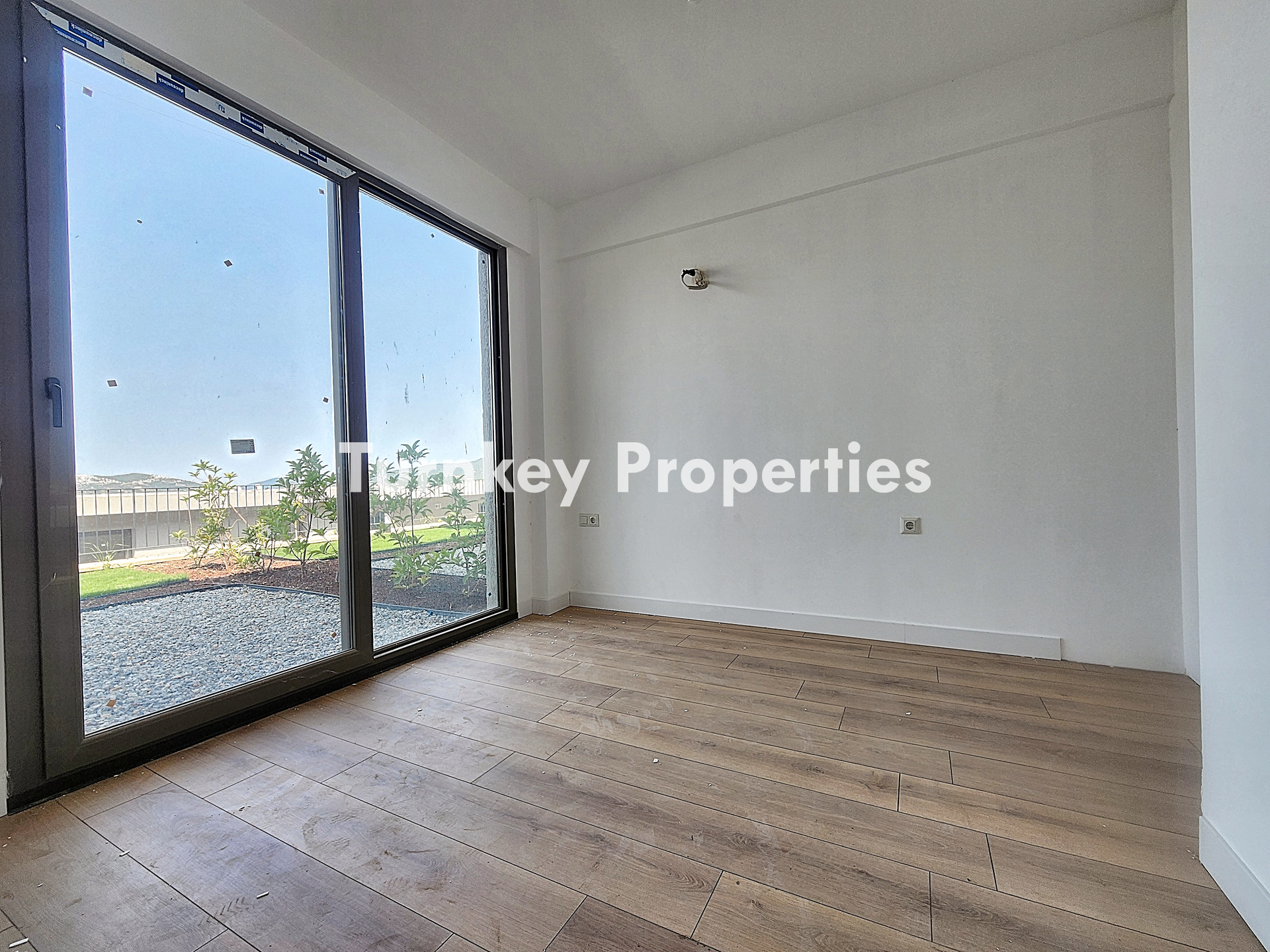 Milas Dörttepe Satılık Daire Bahçe Katı Deniz ve Göl Manzaralı