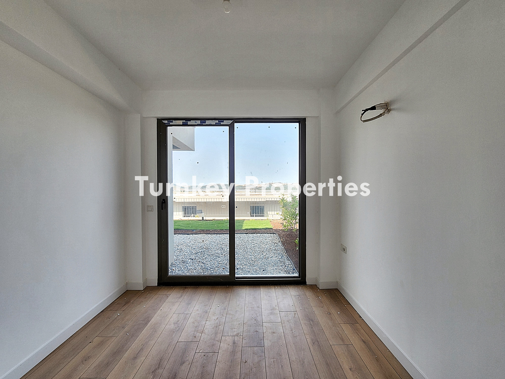 Milas Dörttepe Satılık Daire Bahçe Katı Deniz ve Göl Manzaralı