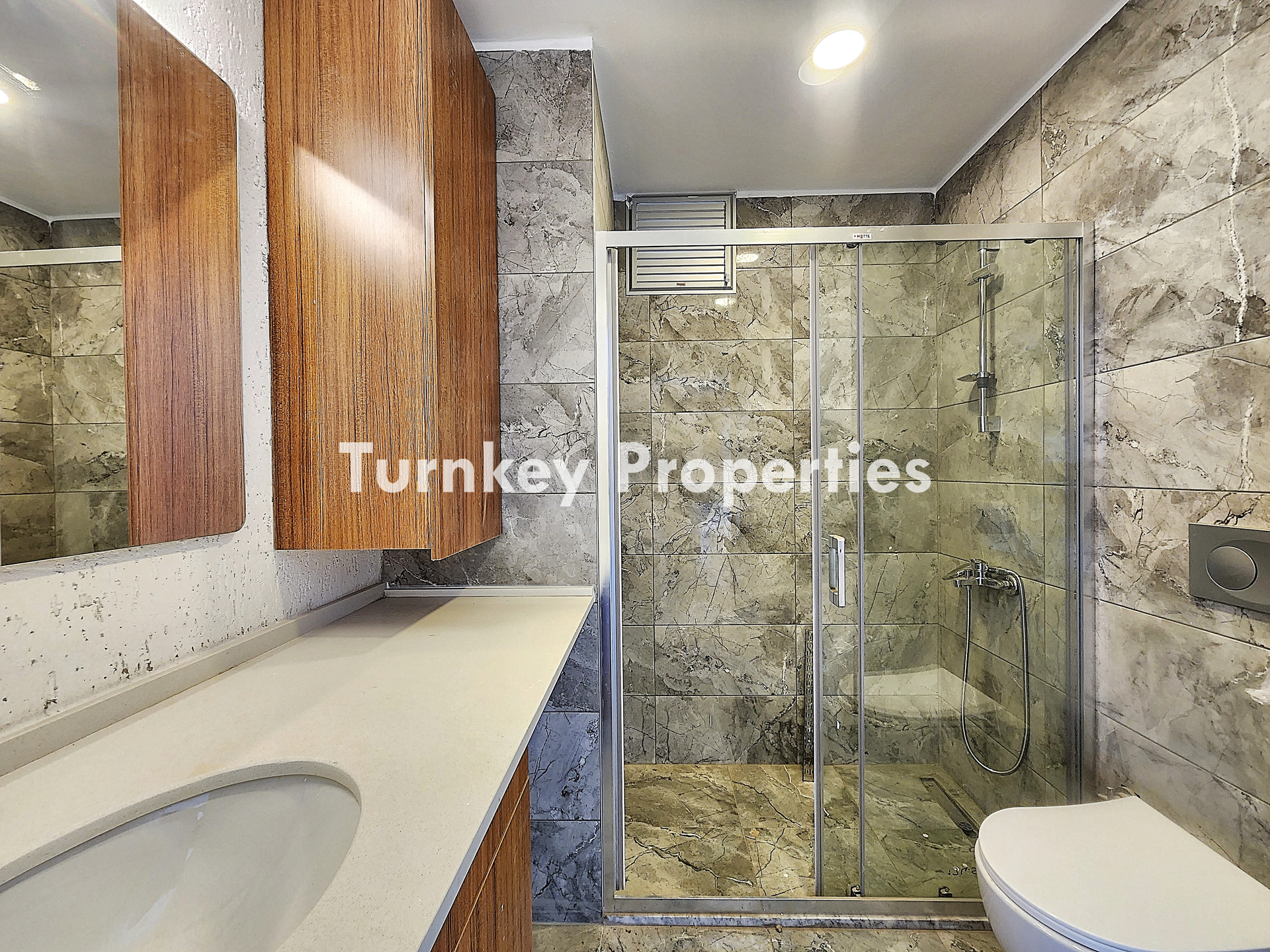 Milas Dörttepe Satılık Daire Bahçe Katı Deniz ve Göl Manzaralı