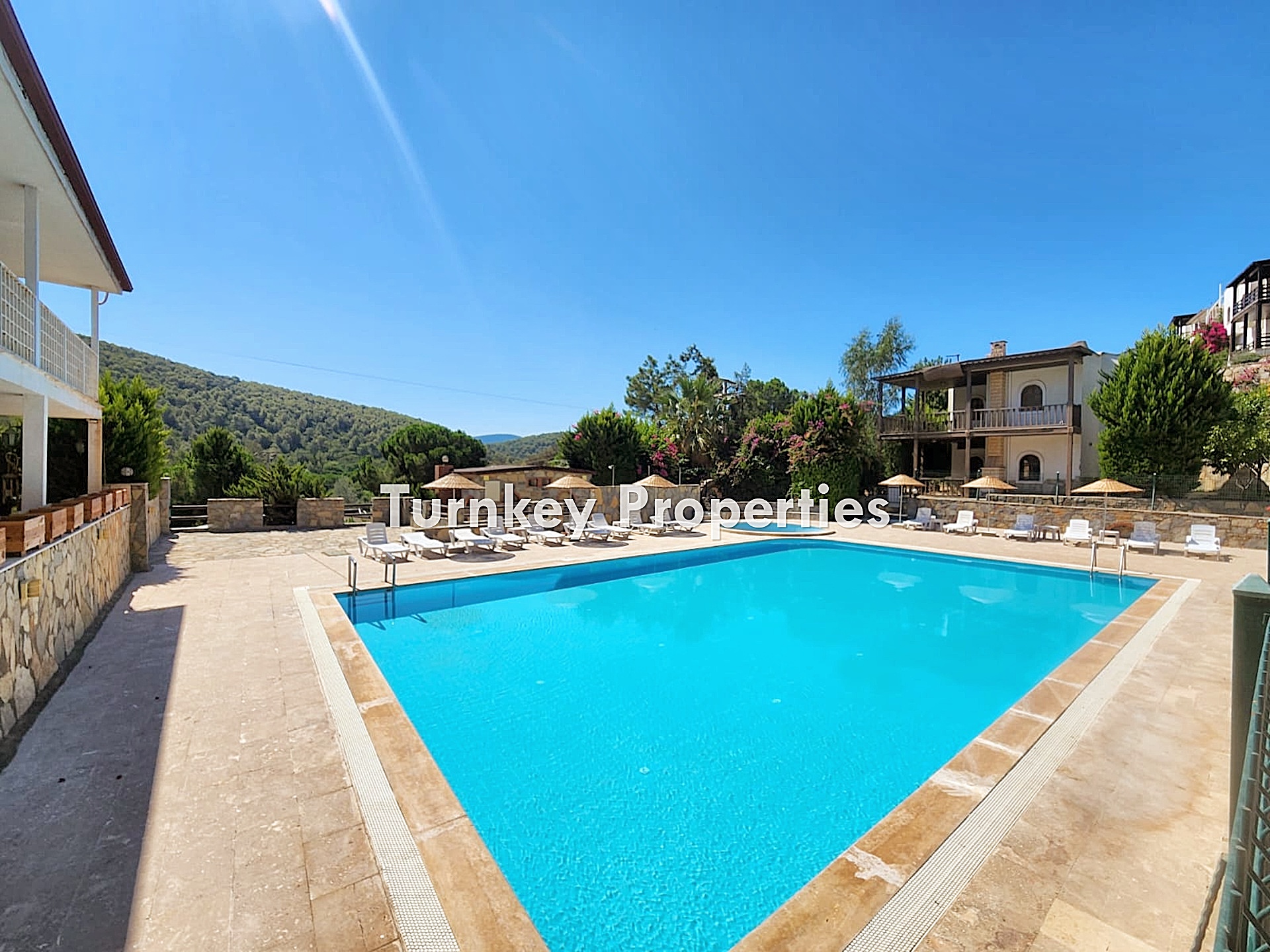 Adabükü Satılık Dubleks Villa Bahçeli Site İçinde Özel Konumlu