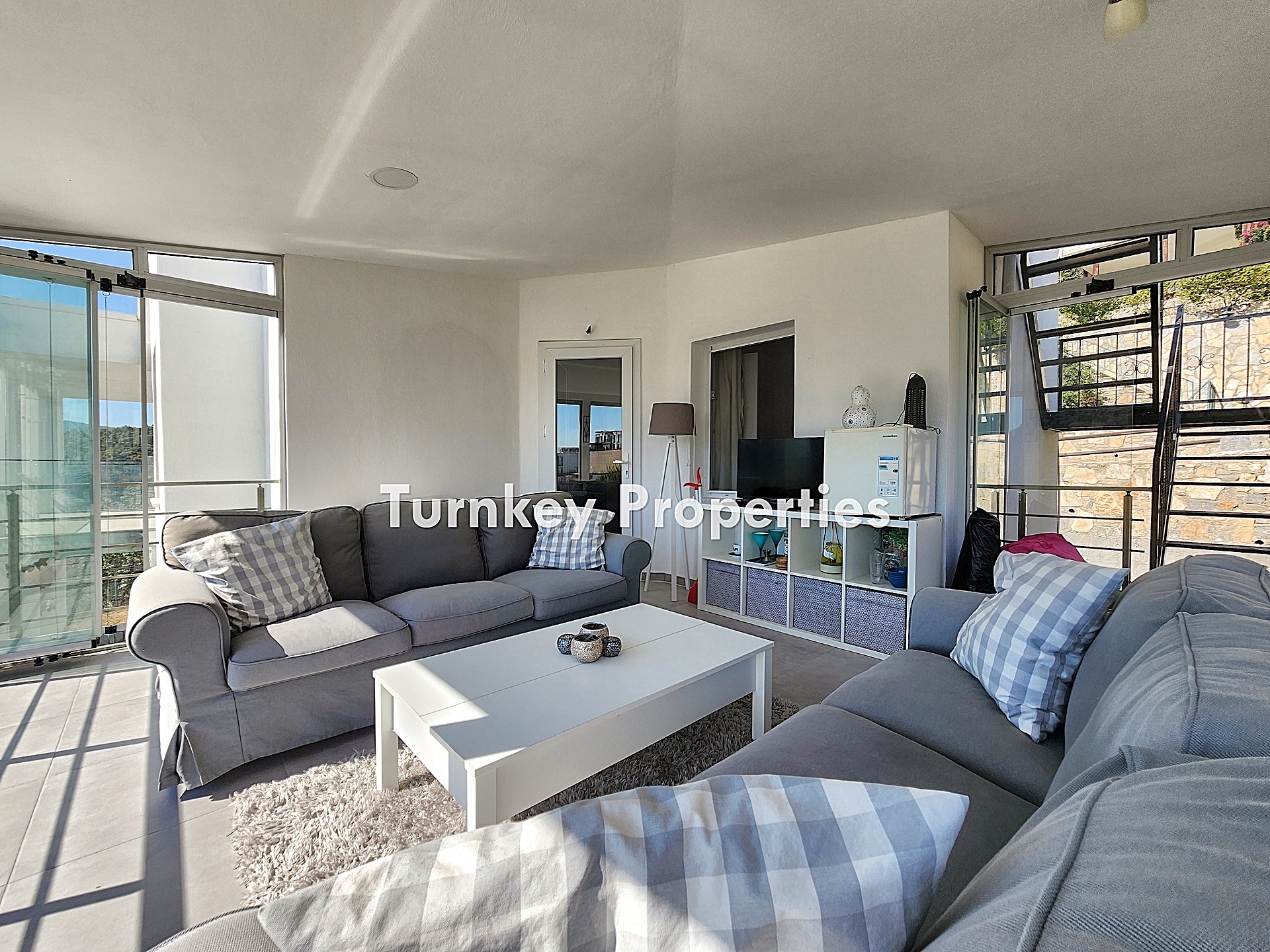 Adabükü Satılık Dubleks Villa Bahçeli Site İçinde Özel Konumlu