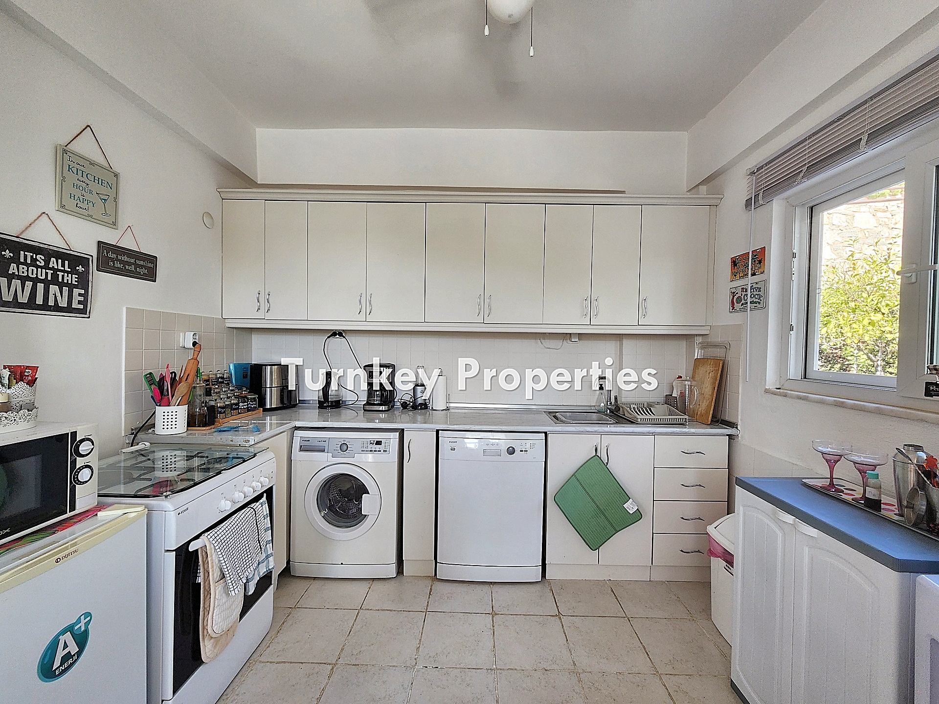 Adabükü Satılık Dubleks Villa Bahçeli Site İçinde Özel Konumlu