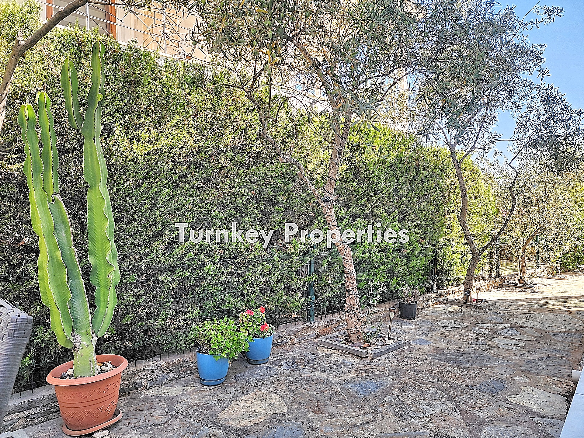 Adabükü Satılık Dubleks Villa Bahçeli Site İçinde Özel Konumlu