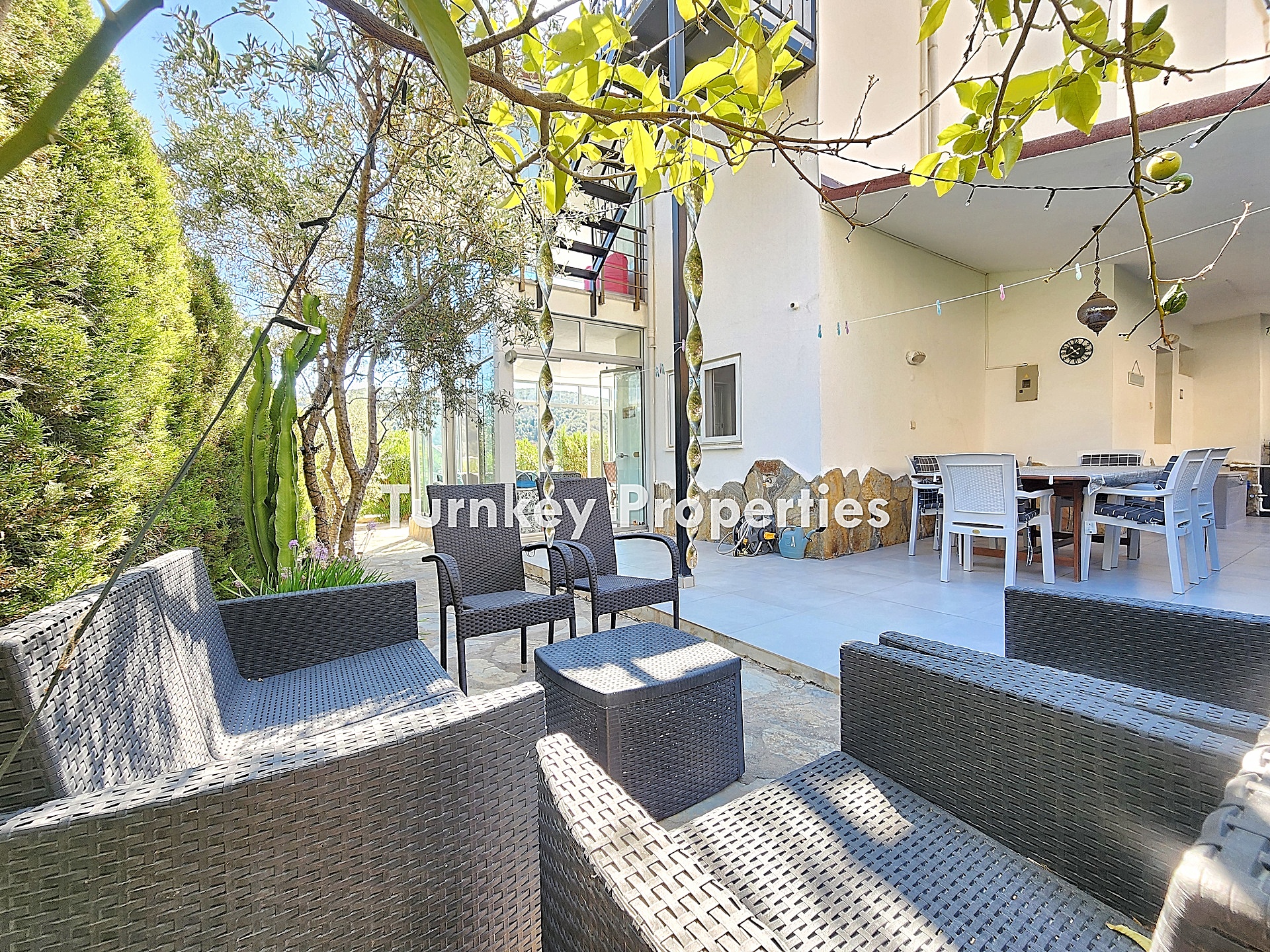 Adabükü Satılık Dubleks Villa Bahçeli Site İçinde Özel Konumlu