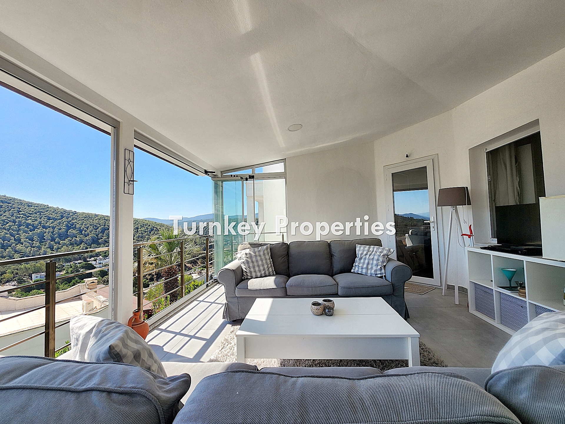 Adabükü Satılık Dubleks Villa Bahçeli Site İçinde Özel Konumlu