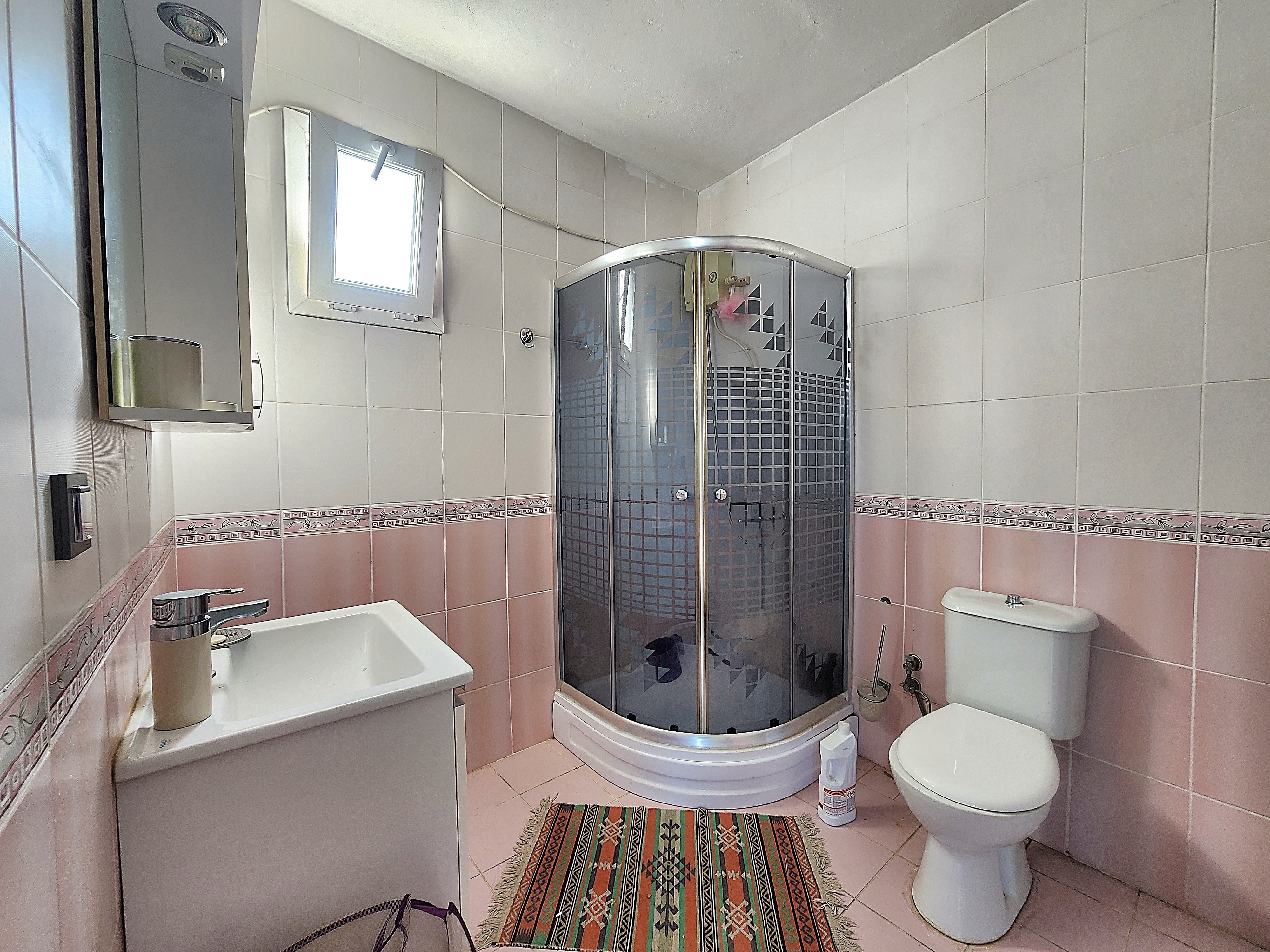 Gündoğan Satılık Tripleks Villa Deniz Manzaralı Büyük Bahçeli Ev