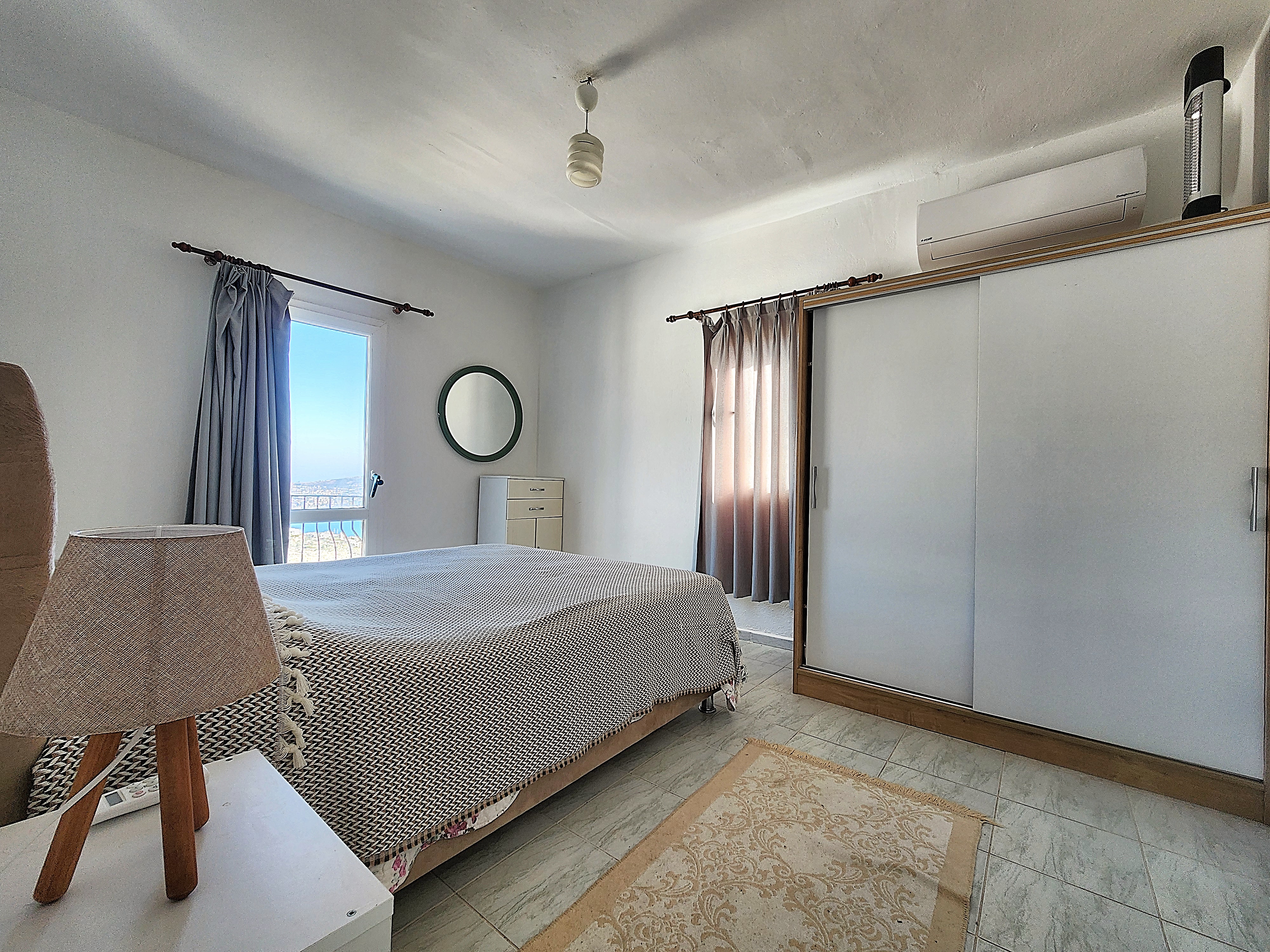 Gündoğan Satılık Tripleks Villa Deniz Manzaralı Büyük Bahçeli Ev