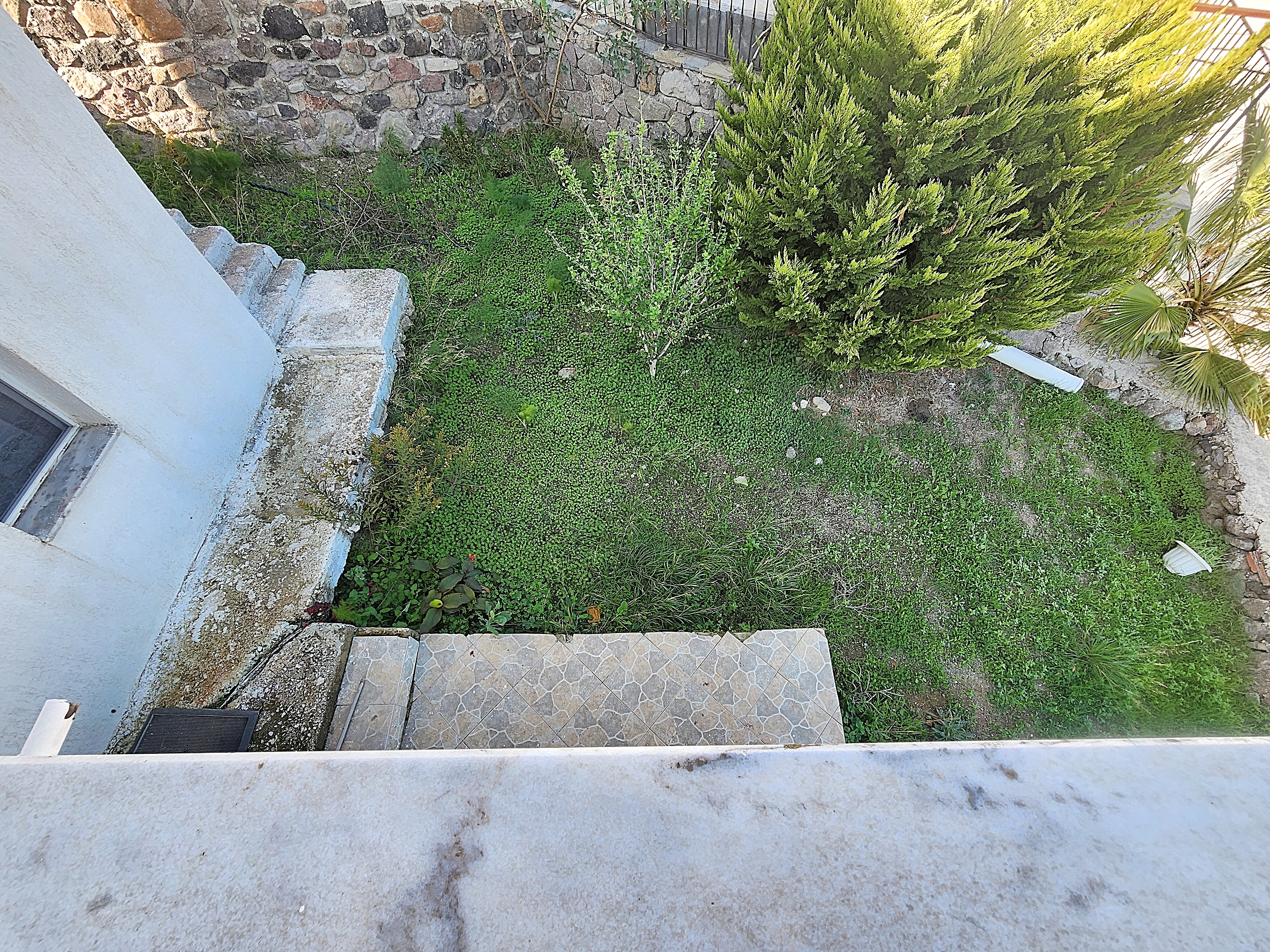 Gündoğan Satılık Tripleks Villa Deniz Manzaralı Büyük Bahçeli Ev