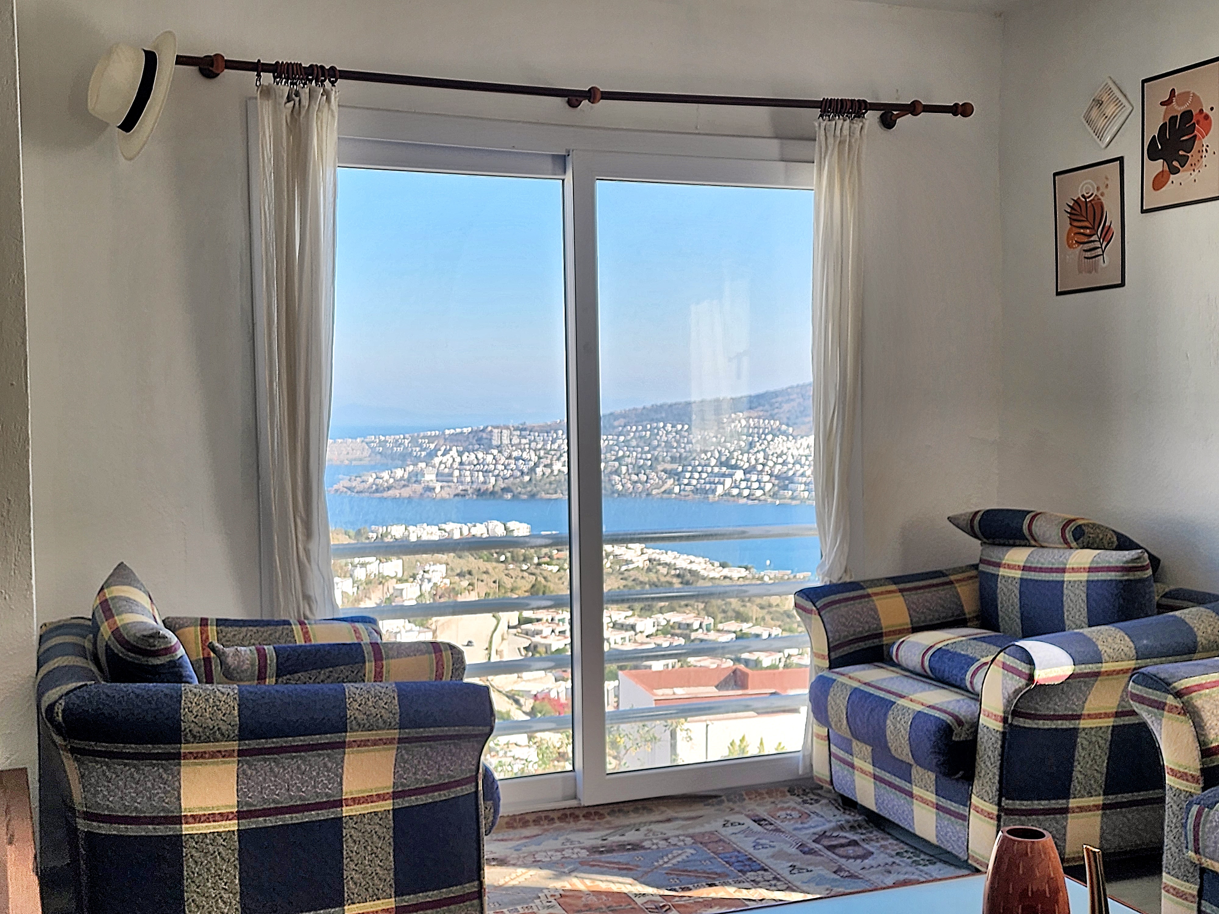 Gündoğan Satılık Tripleks Villa Deniz Manzaralı Büyük Bahçeli Ev