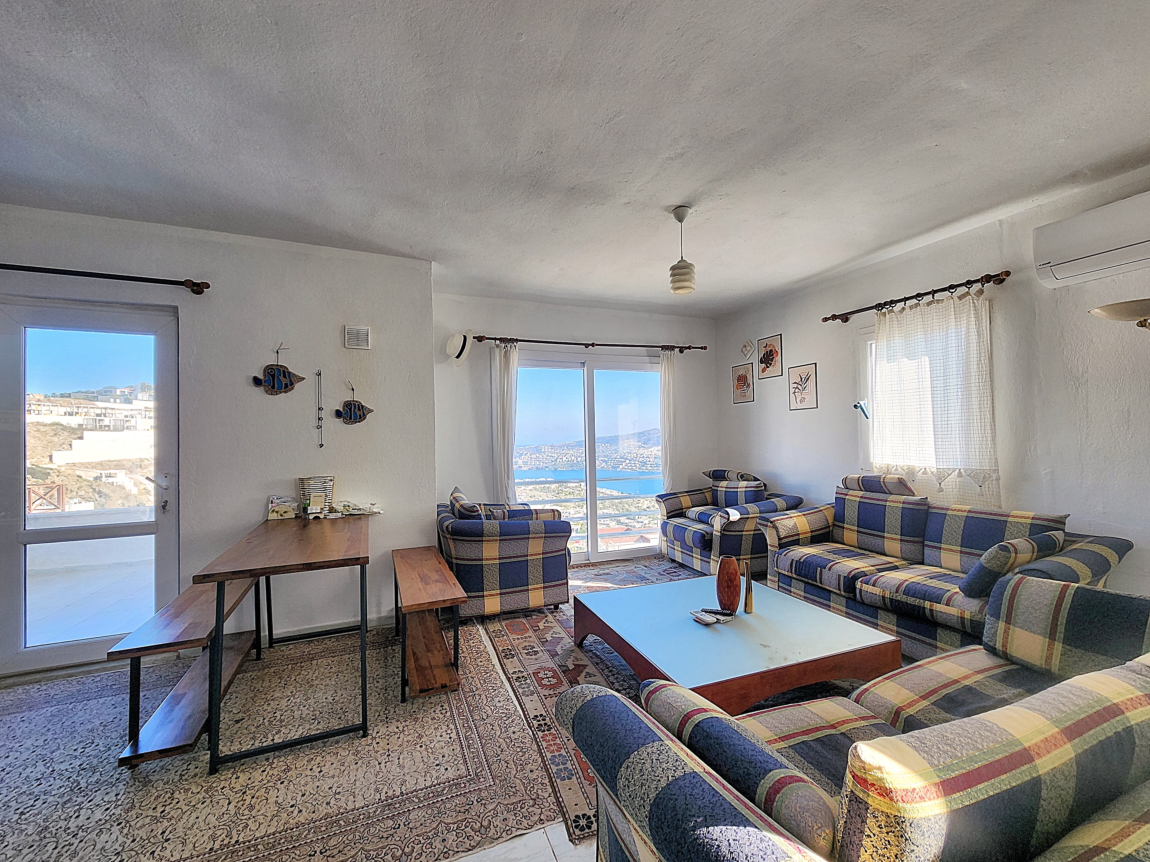 Gündoğan Satılık Tripleks Villa Deniz Manzaralı Büyük Bahçeli Ev