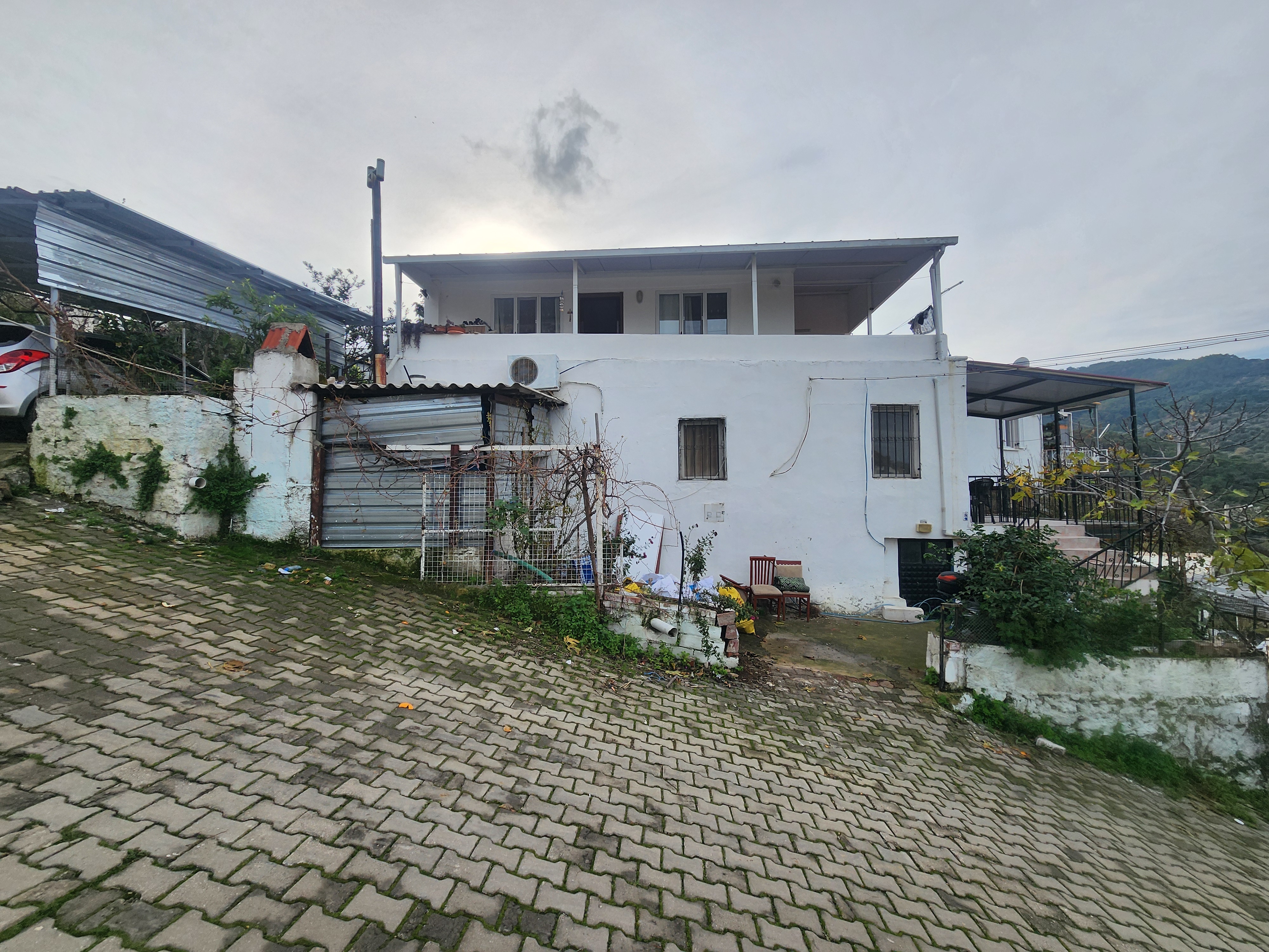 Gündoğan Köyiçi Satılık Kargir Ev Geniş Bahçeli Müstakil Parselli