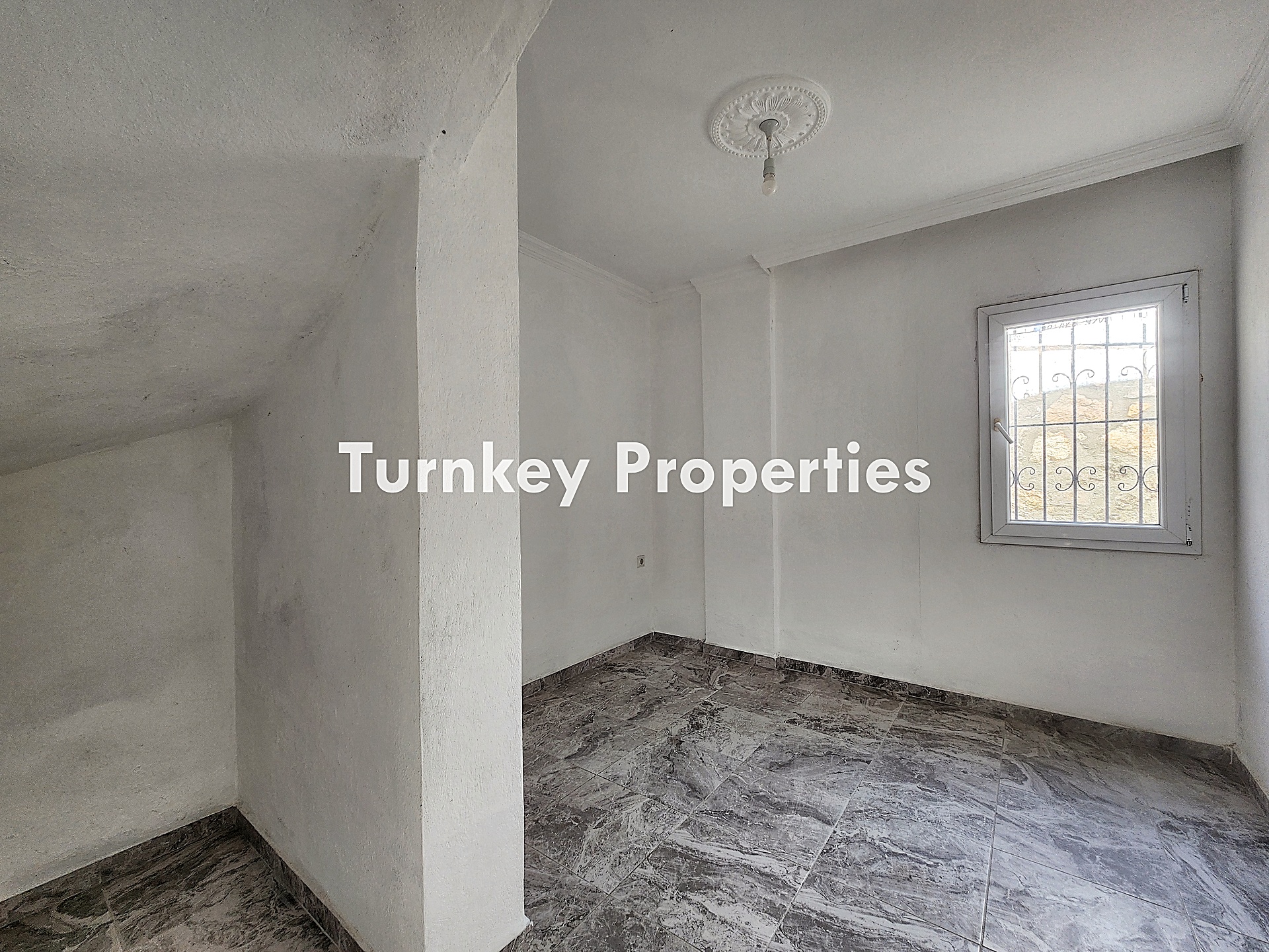 Gündoğan Köyiçi Kiralık Bahçeli Dubleks Aileye Uygun Konumda Ev