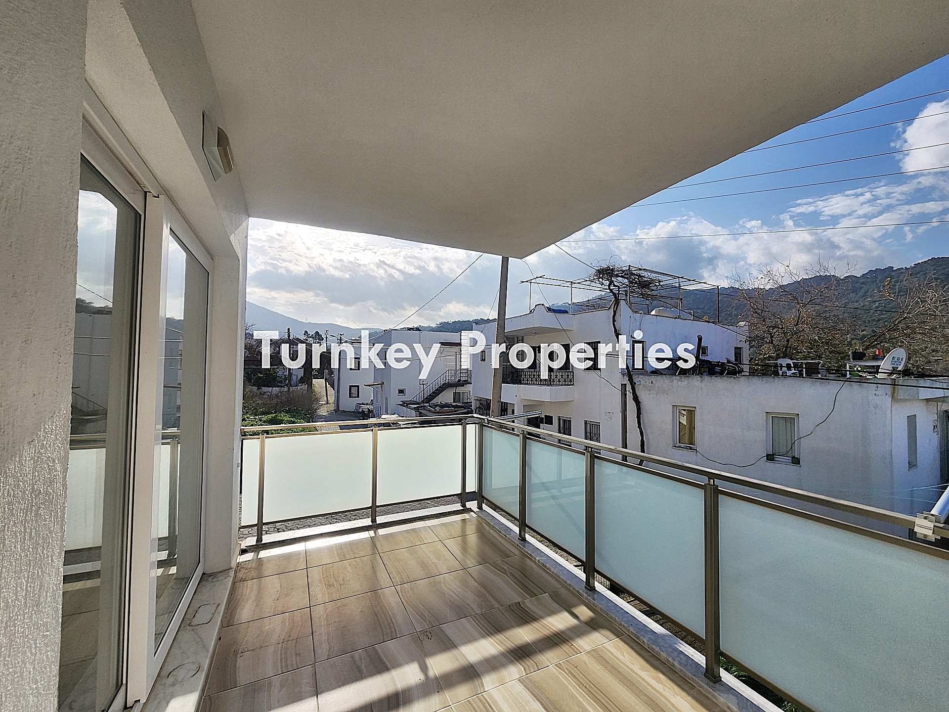 Gündoğan Köyiçi Kiralık Bahçeli Dubleks Aileye Uygun Konumda Ev