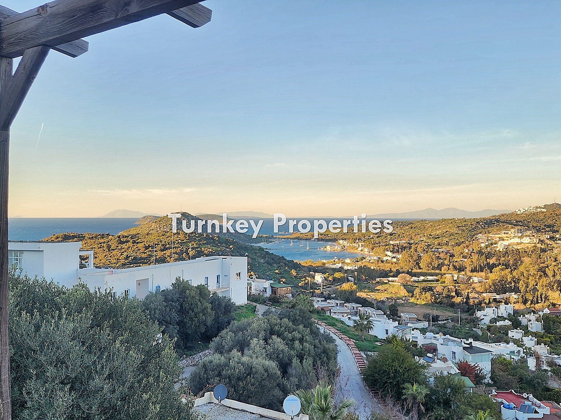 Gümüşlük Kadıkalesinde Satılık İkiz Dubleks Deniz Manzaralı Bahçe