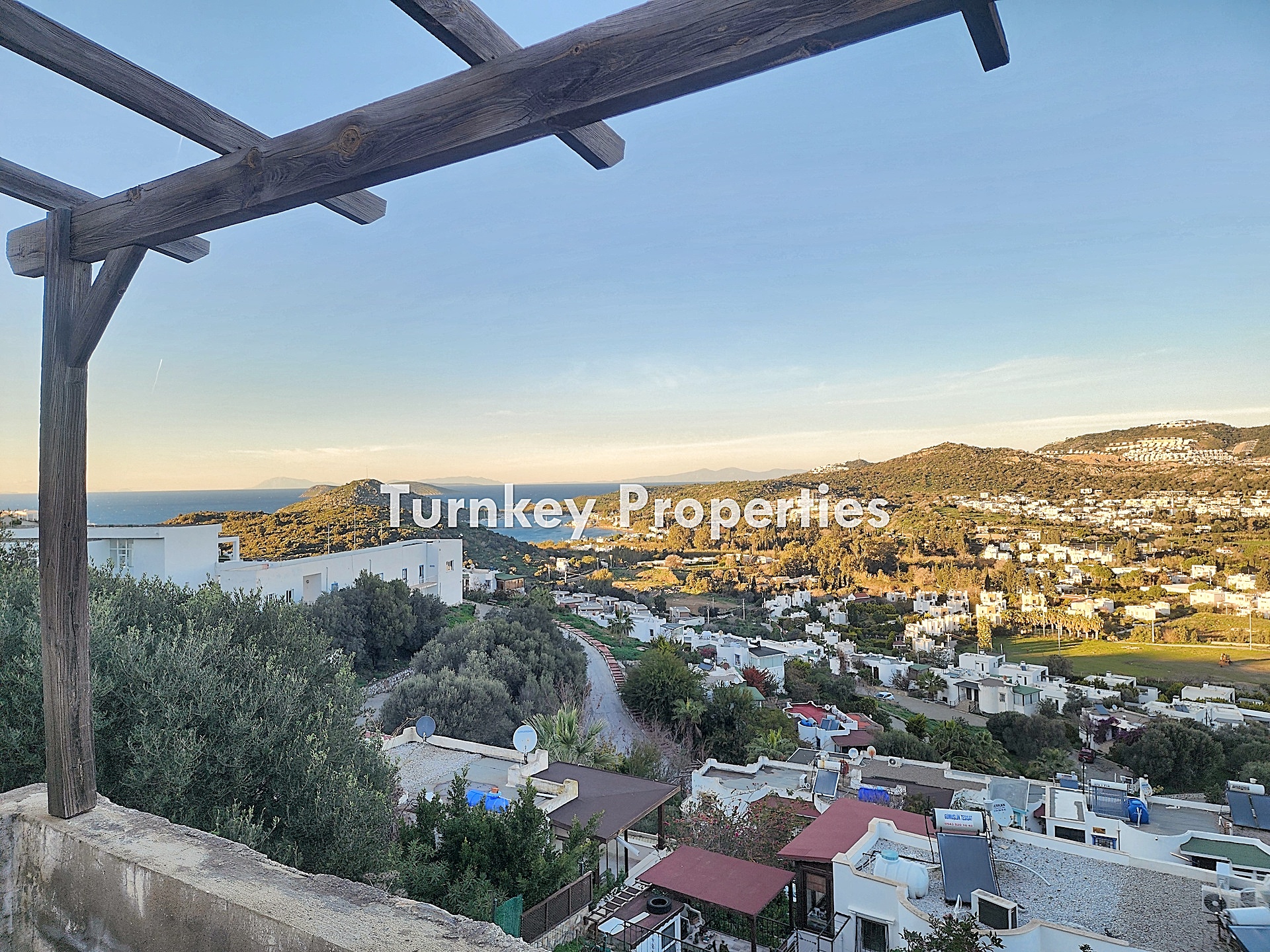 Gümüşlük Kadıkalesinde Satılık İkiz Dubleks Deniz Manzaralı Bahçe