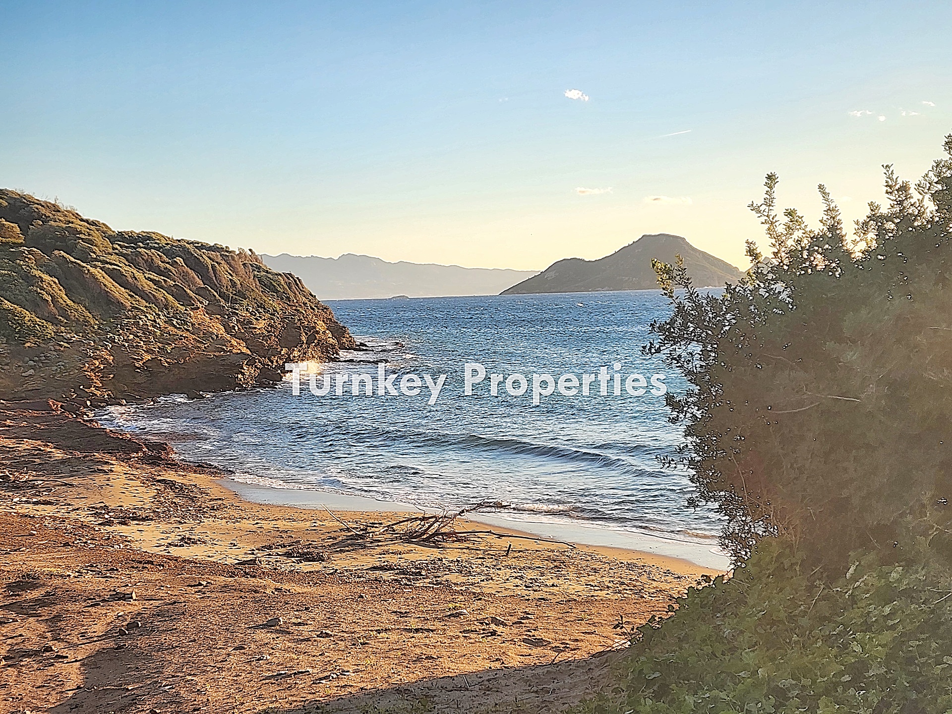 Gümüşlük Kadıkalesinde Satılık İkiz Dubleks Deniz Manzaralı Bahçe