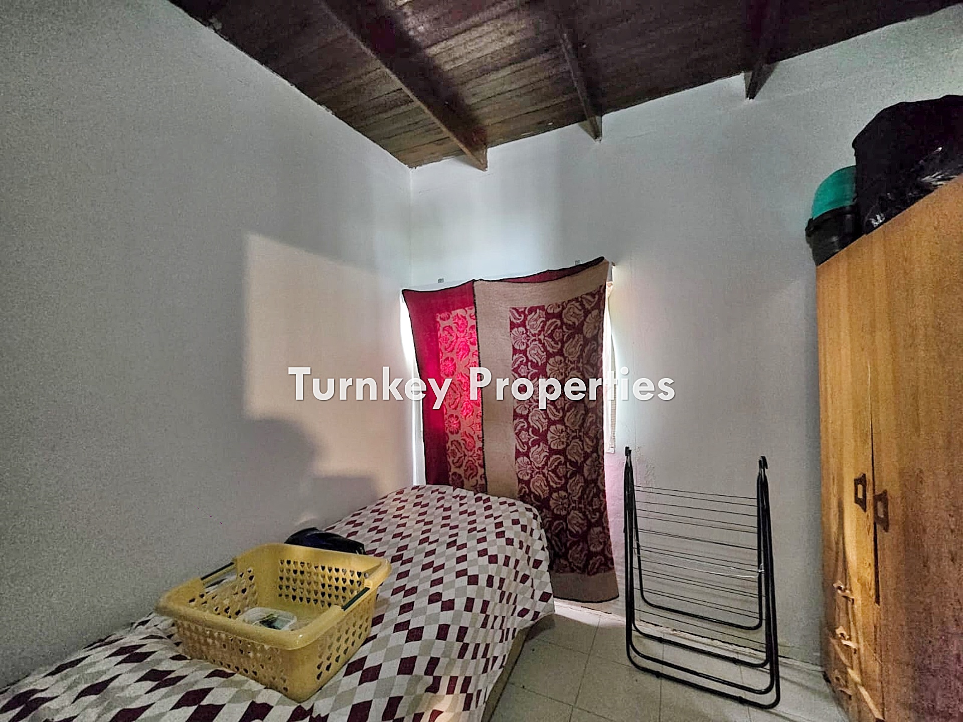 Adabükü Doktorlar Sitesinde Denize Yakın Satılık İkiz Villa Bahçe