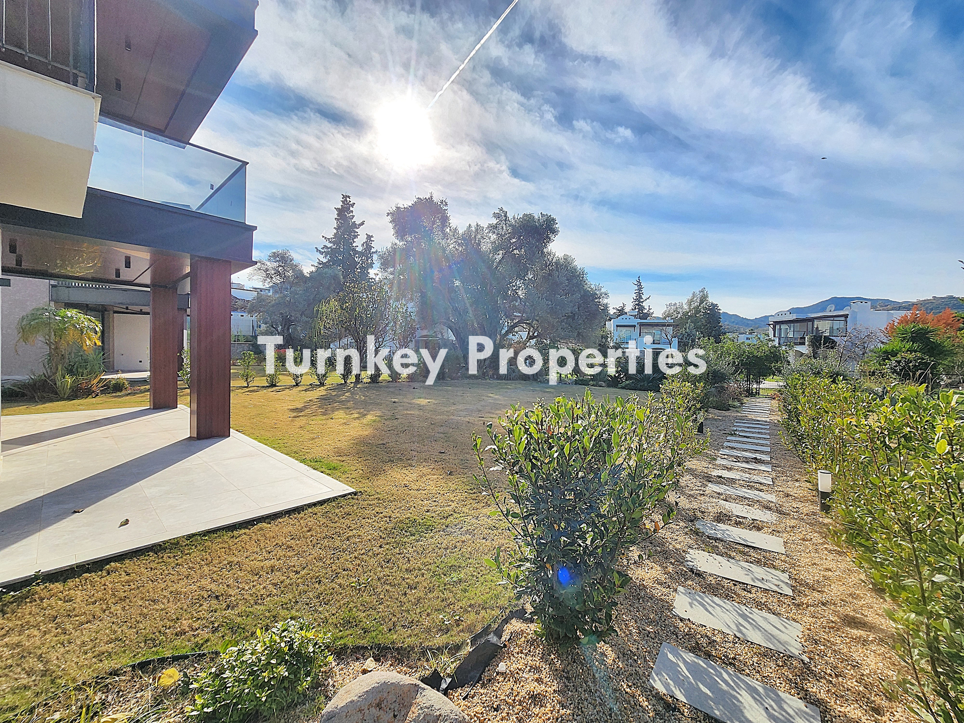 Dirmil Satılık ÜstKat Daire Yola Yakın Balkonlu Butik Site İçinde