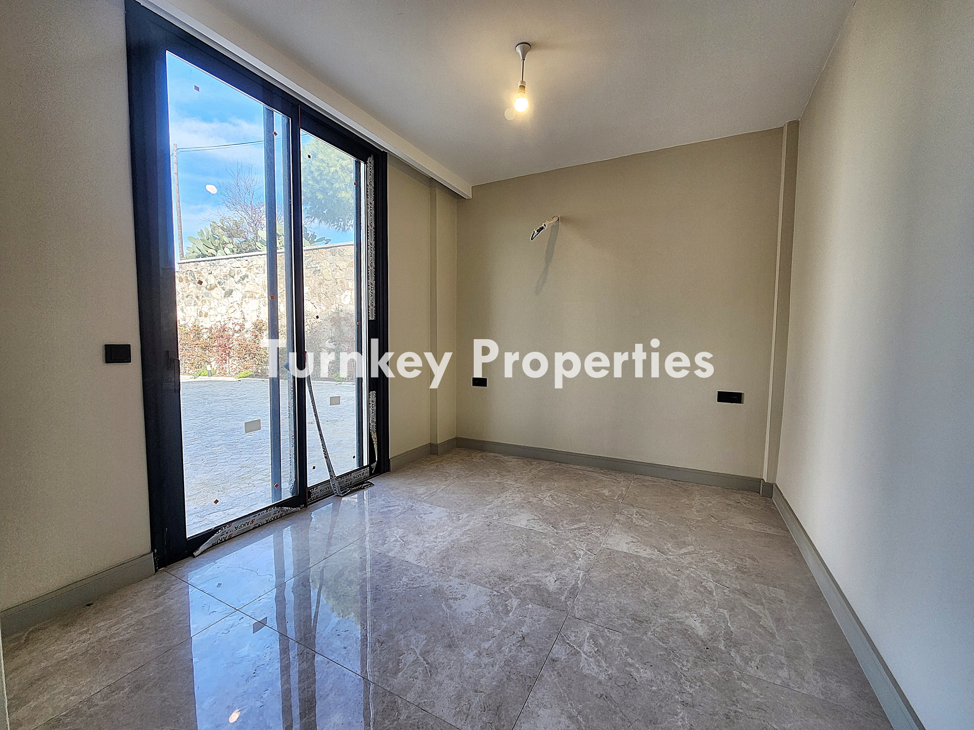 Dirmil Satılık ÜstKat Daire Yola Yakın Balkonlu Butik Site İçinde