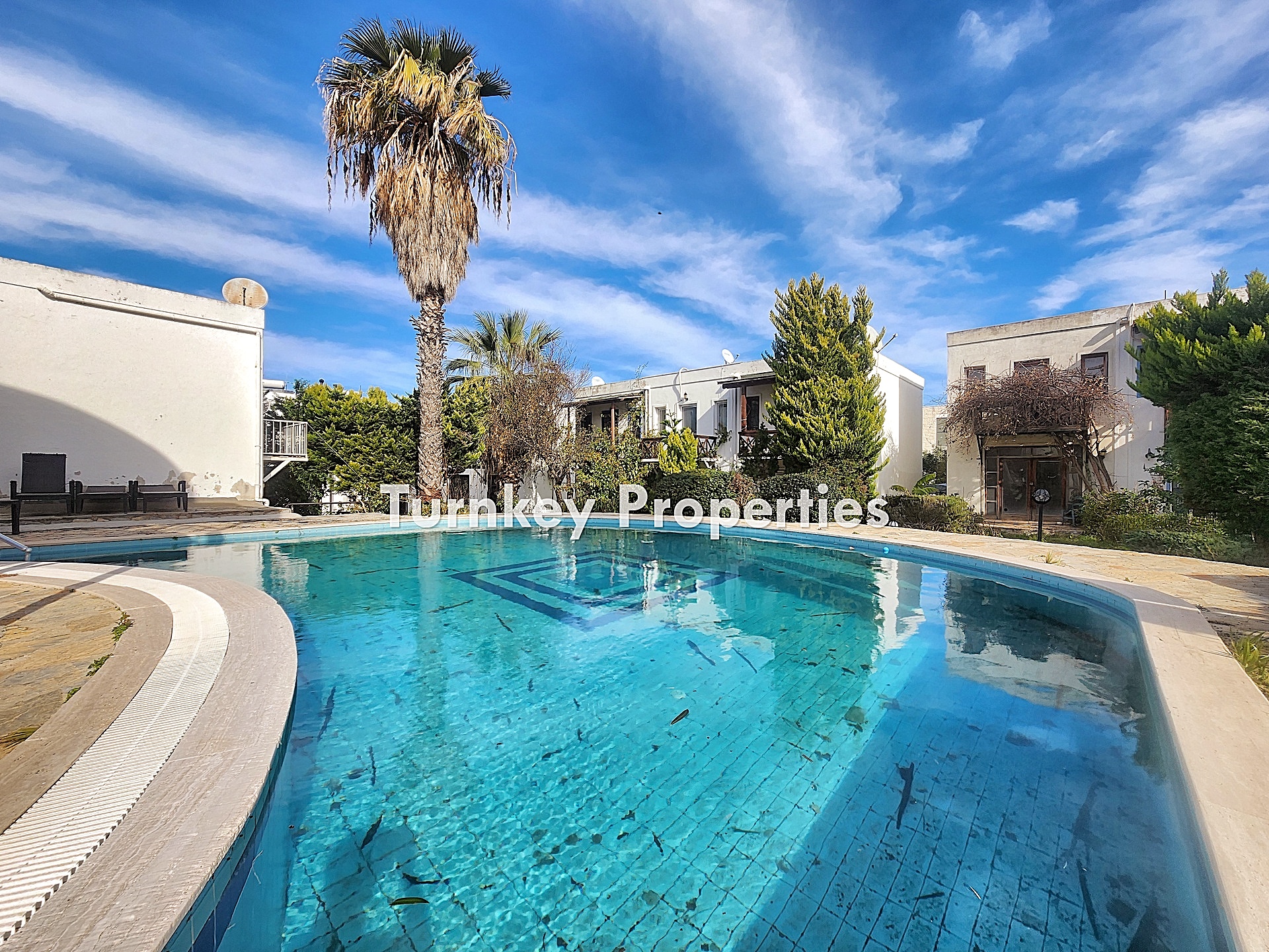 Bodrum Dirmil Satılık Üst Kat Daire Anayola Yakın Havuzlu Site