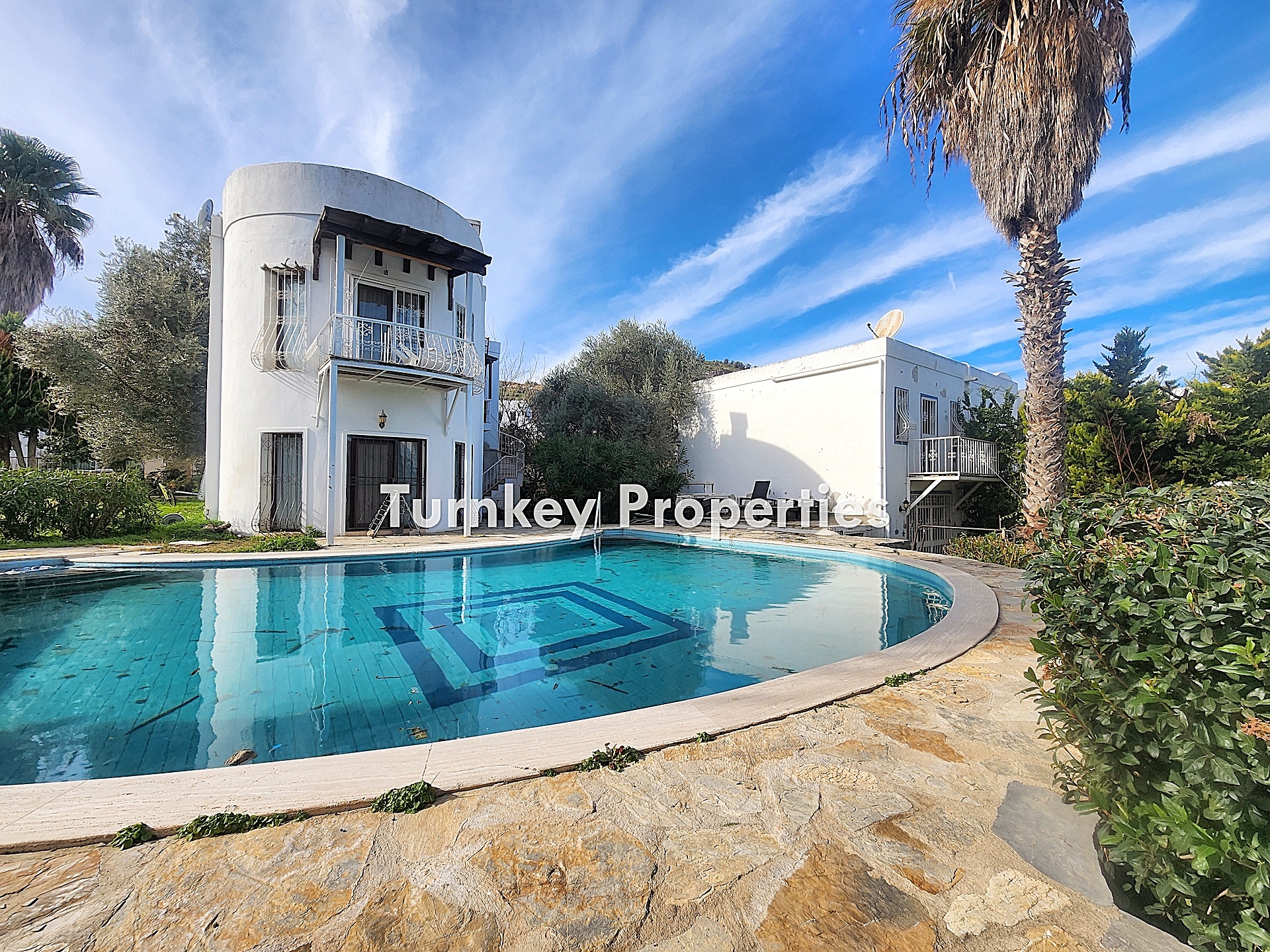 Bodrum Dirmil Satılık Üst Kat Daire Anayola Yakın Havuzlu Site