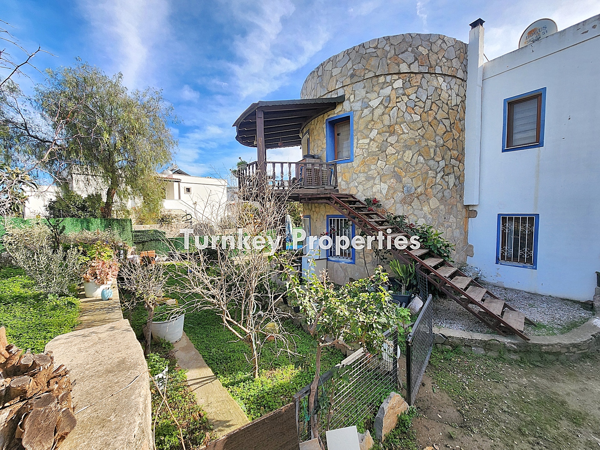 Bodrum Dirmil Satılık Üst Kat Daire Anayola Yakın Havuzlu Site