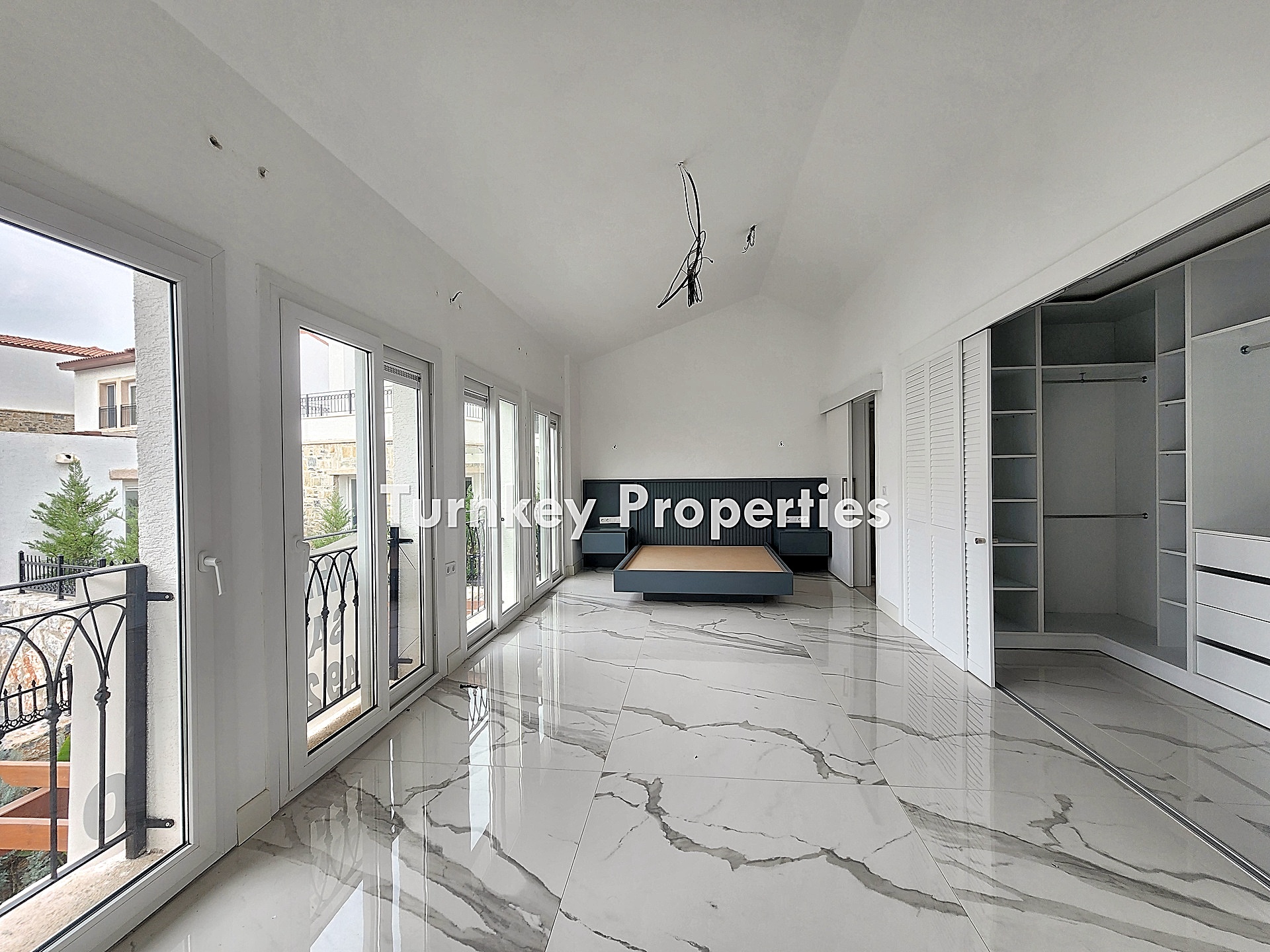 CasaFabay Kemikler Milas Satılık Villa 2 odalı Bahçeli Taş Mimari