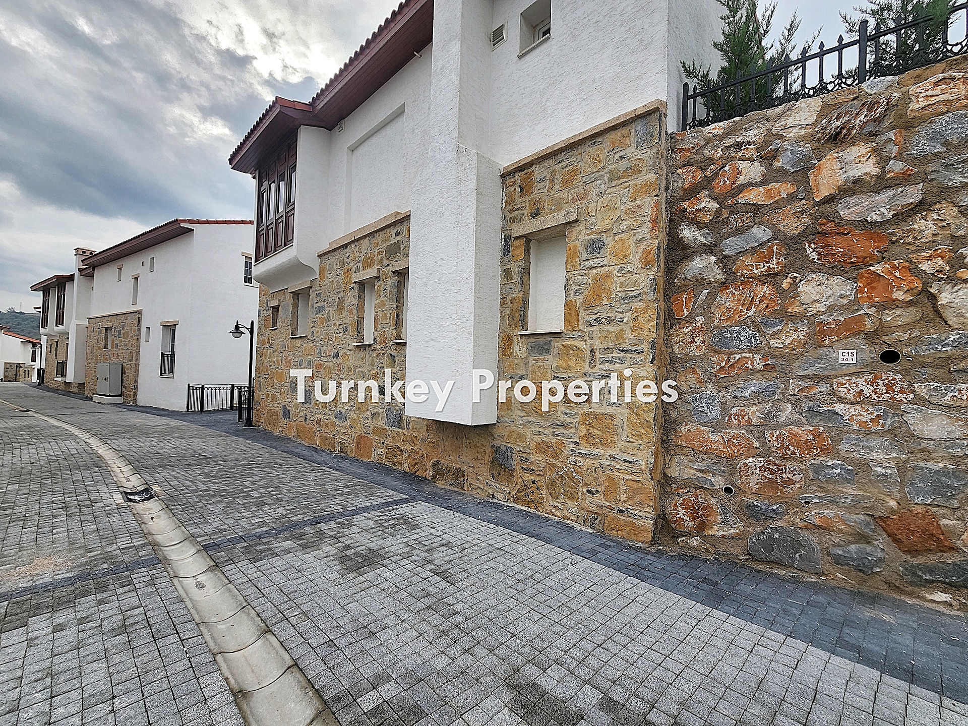 CasaFabay Kemikler Milas Satılık Villa 2 odalı Bahçeli Taş Mimari