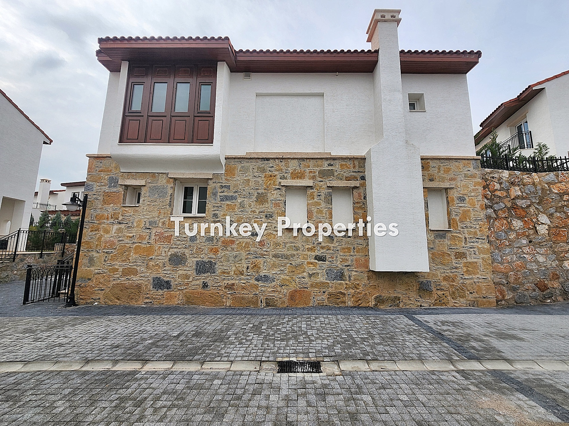 CasaFabay Kemikler Milas Satılık Villa 2 odalı Bahçeli Taş Mimari