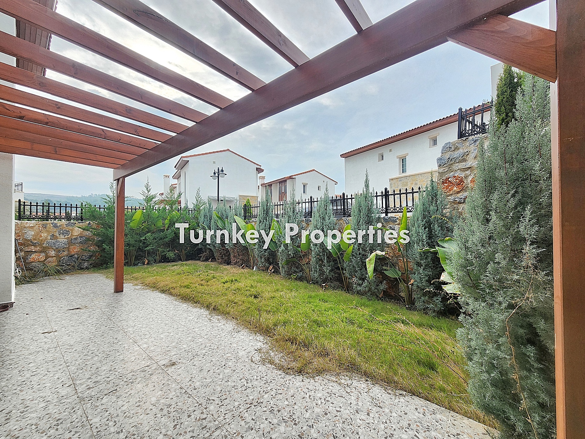 CasaFabay Kemikler Milas Satılık Villa 2 odalı Bahçeli Taş Mimari