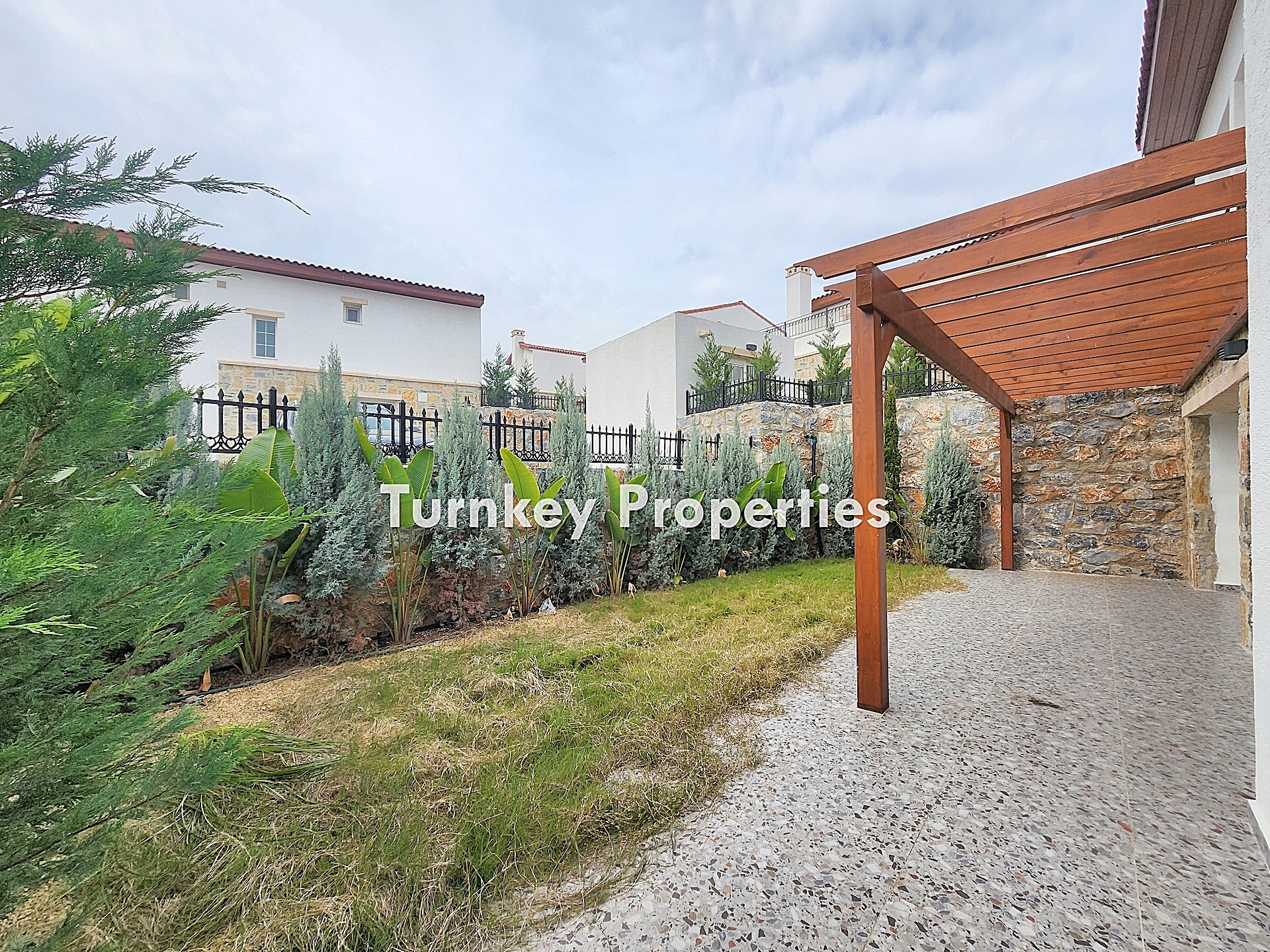 CasaFabay Kemikler Milas Satılık Villa 2 odalı Bahçeli Taş Mimari