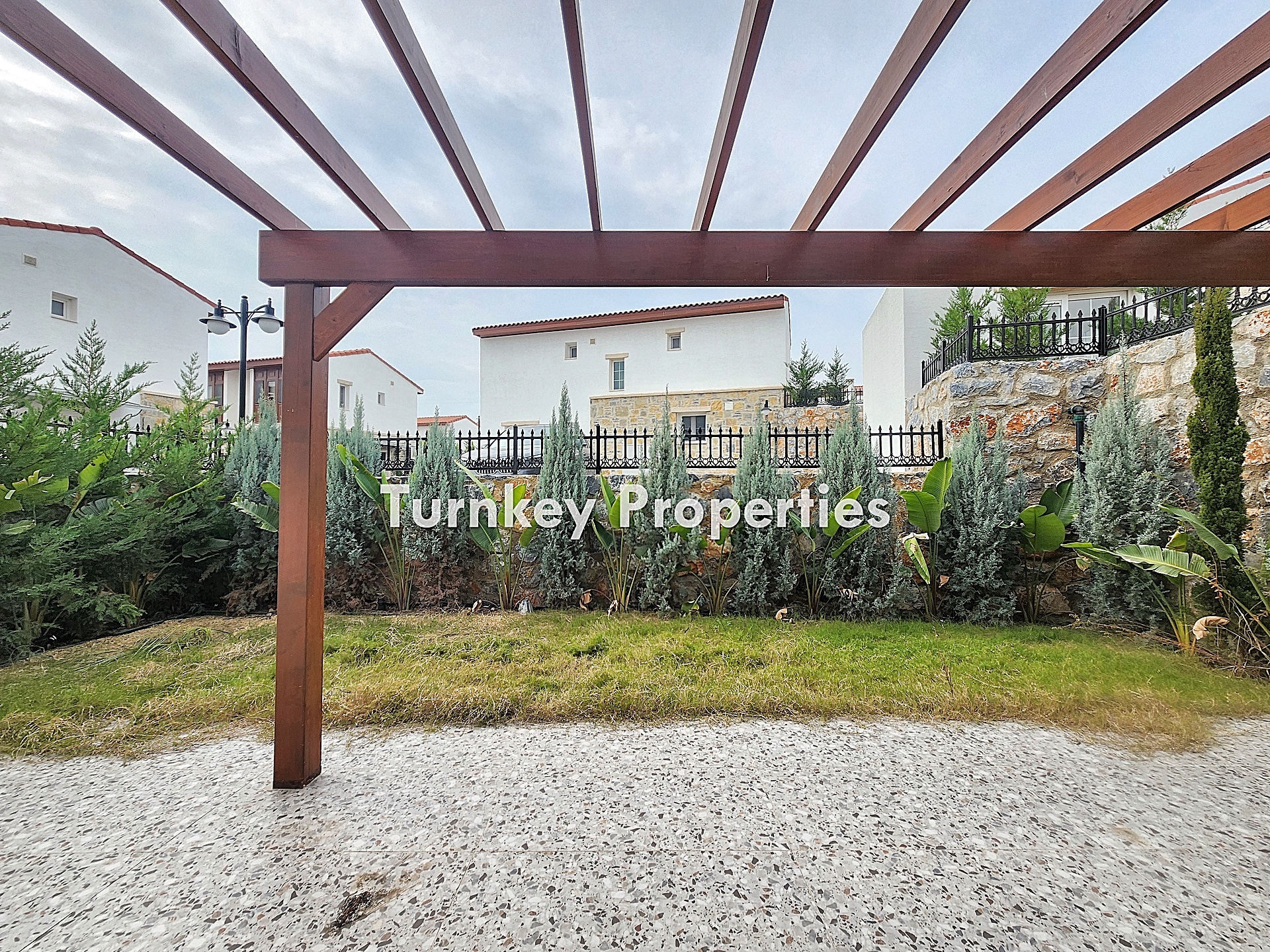 CasaFabay Kemikler Milas Satılık Villa 2 odalı Bahçeli Taş Mimari