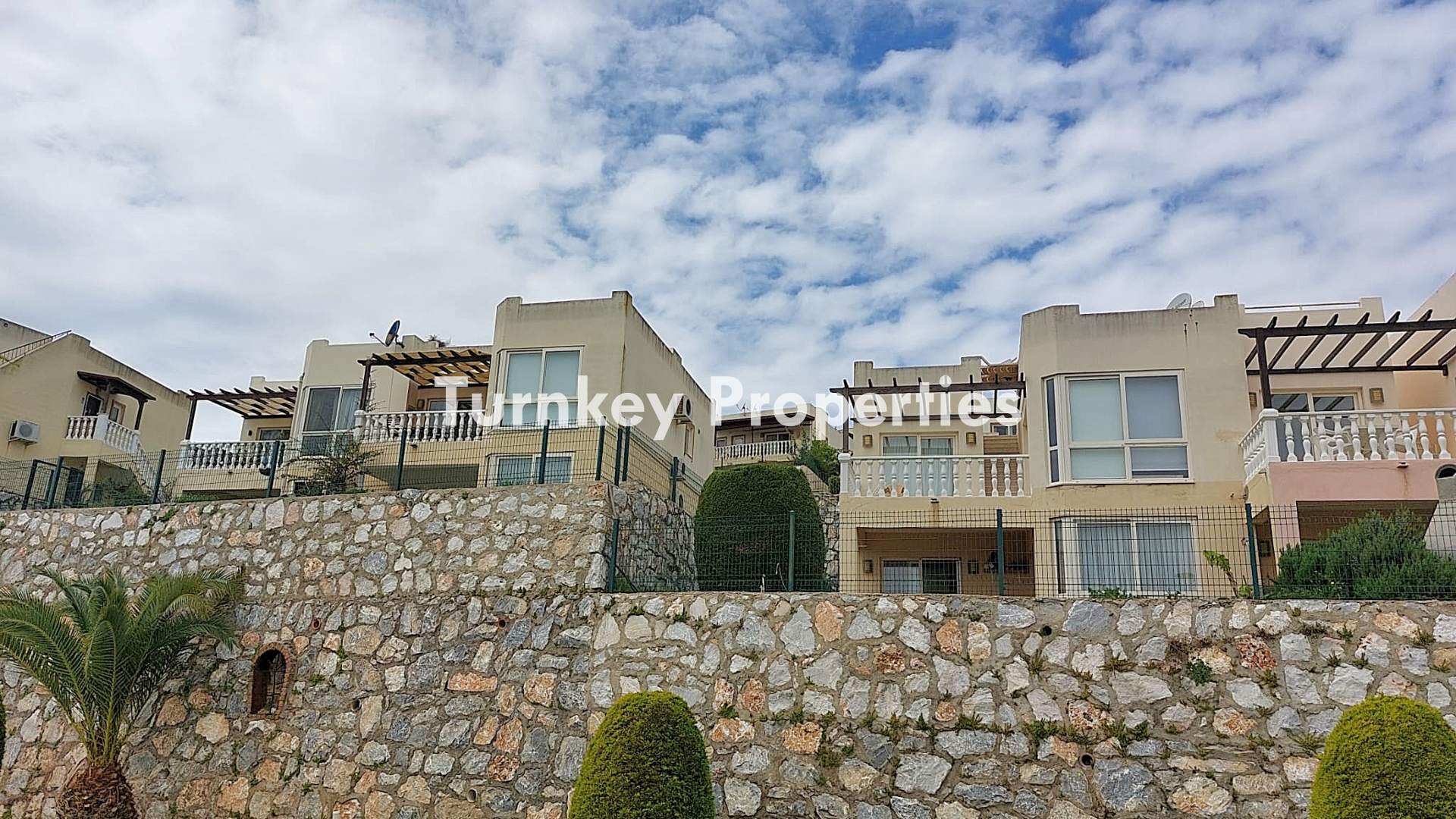 Adabükü Kiralık Daire Turquoise Resort Site Deniz Servisli Terası